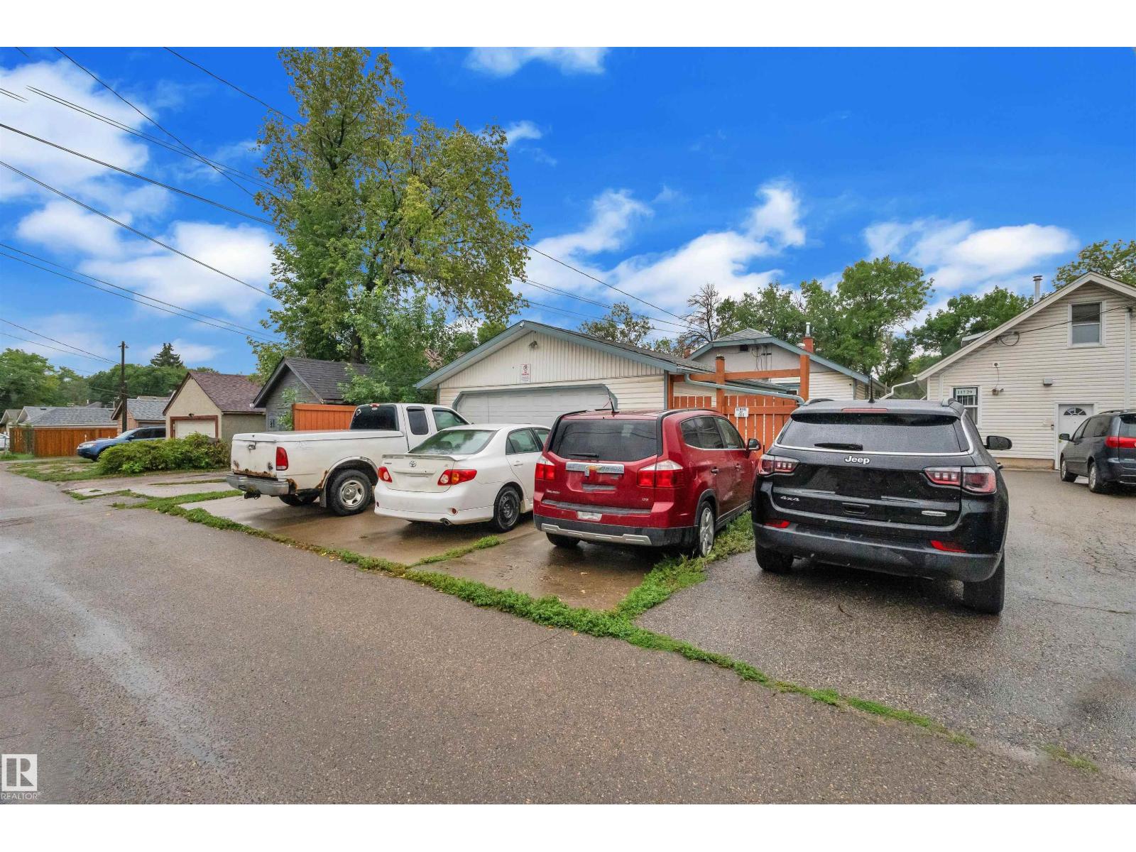 Photo 14 of 11725 97 St Nw, Edmonton AB