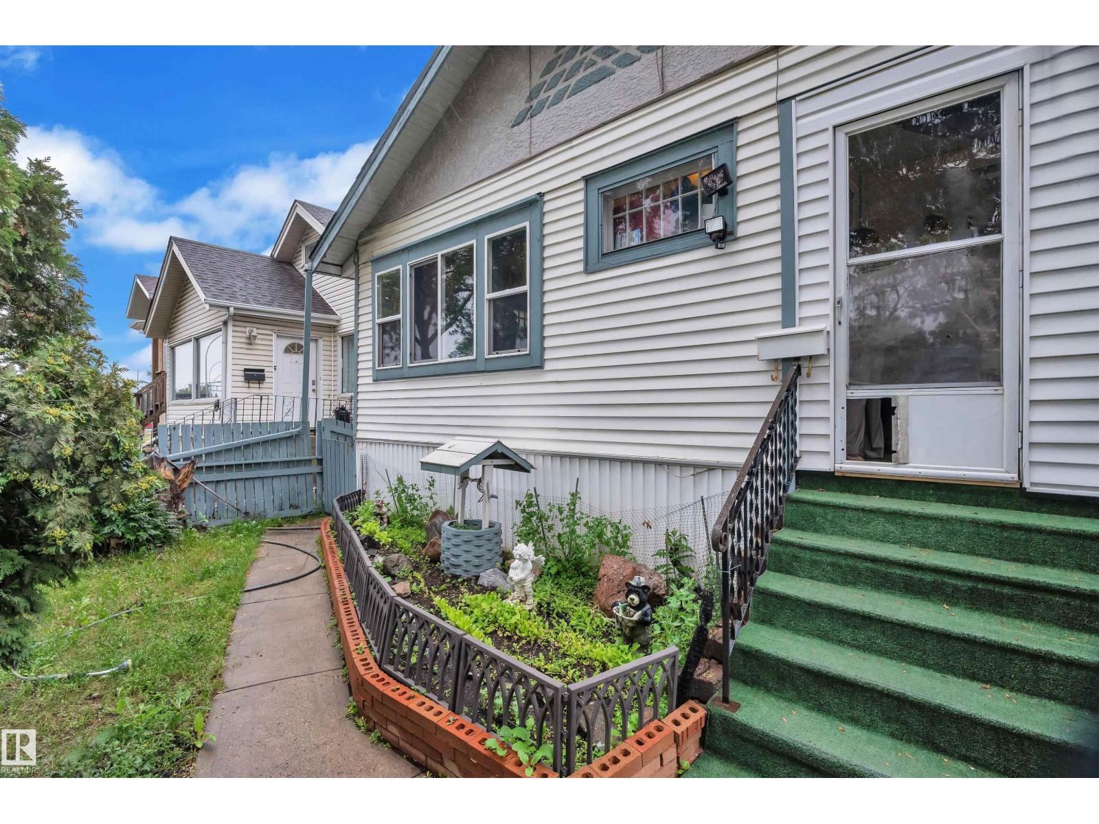 Photo 16 of 11725 97 St Nw, Edmonton AB