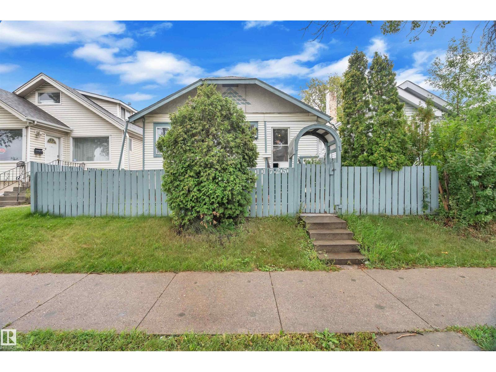 Photo 25 of 11725 97 St Nw, Edmonton AB