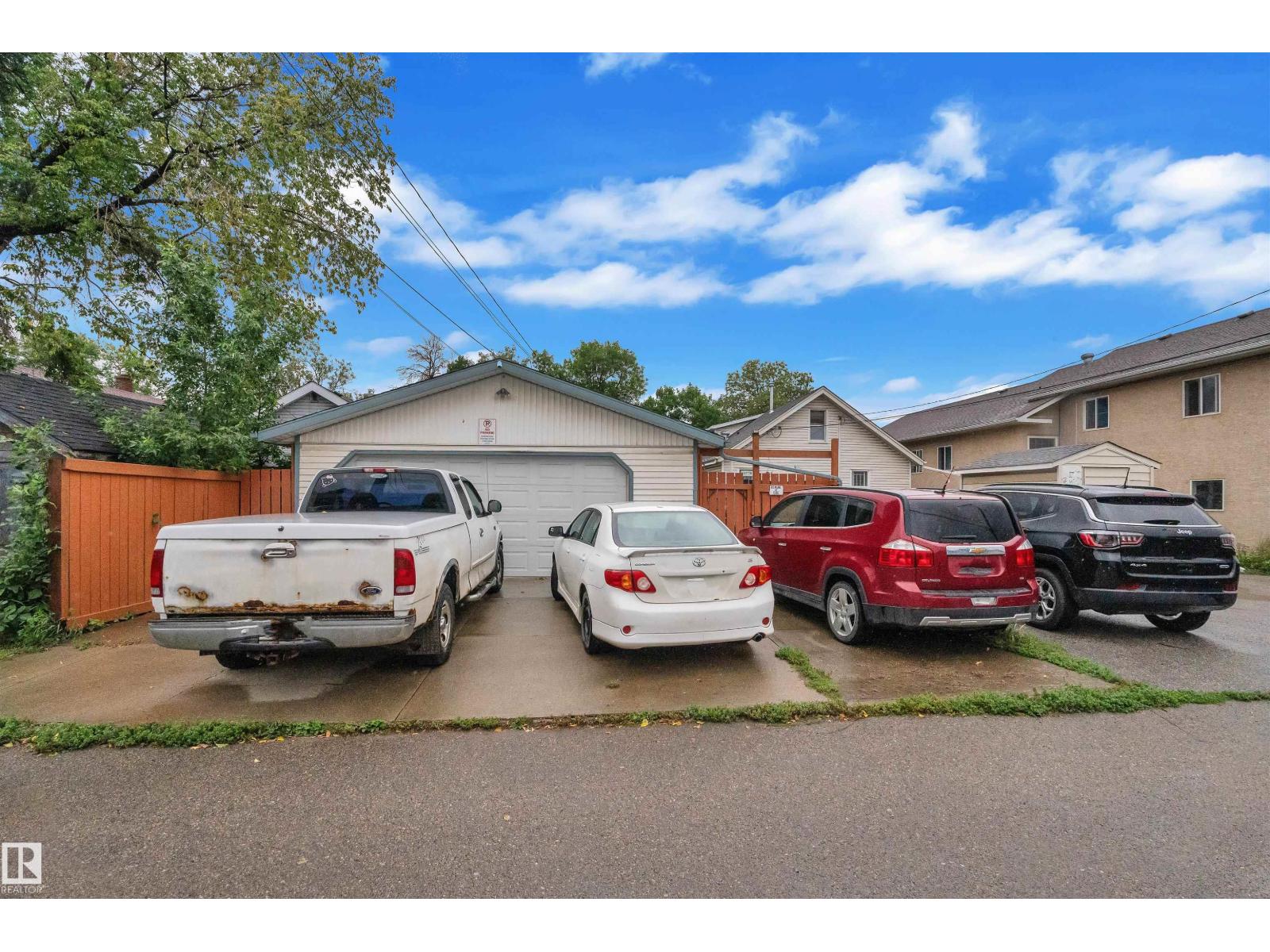 Photo 33 of 11725 97 St Nw, Edmonton AB