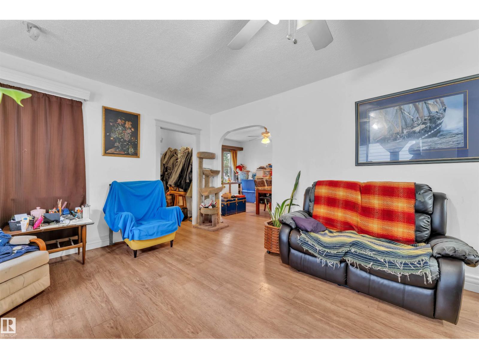 Photo 4 of 11725 97 St Nw, Edmonton AB