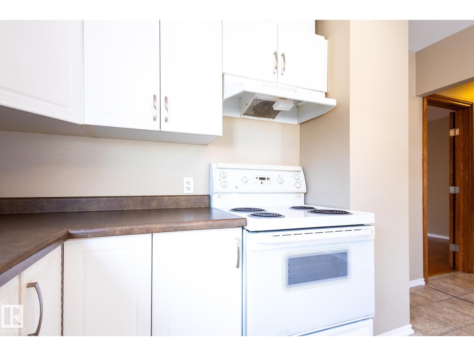 Photo 14 of 12021 67 St Nw, Edmonton AB
