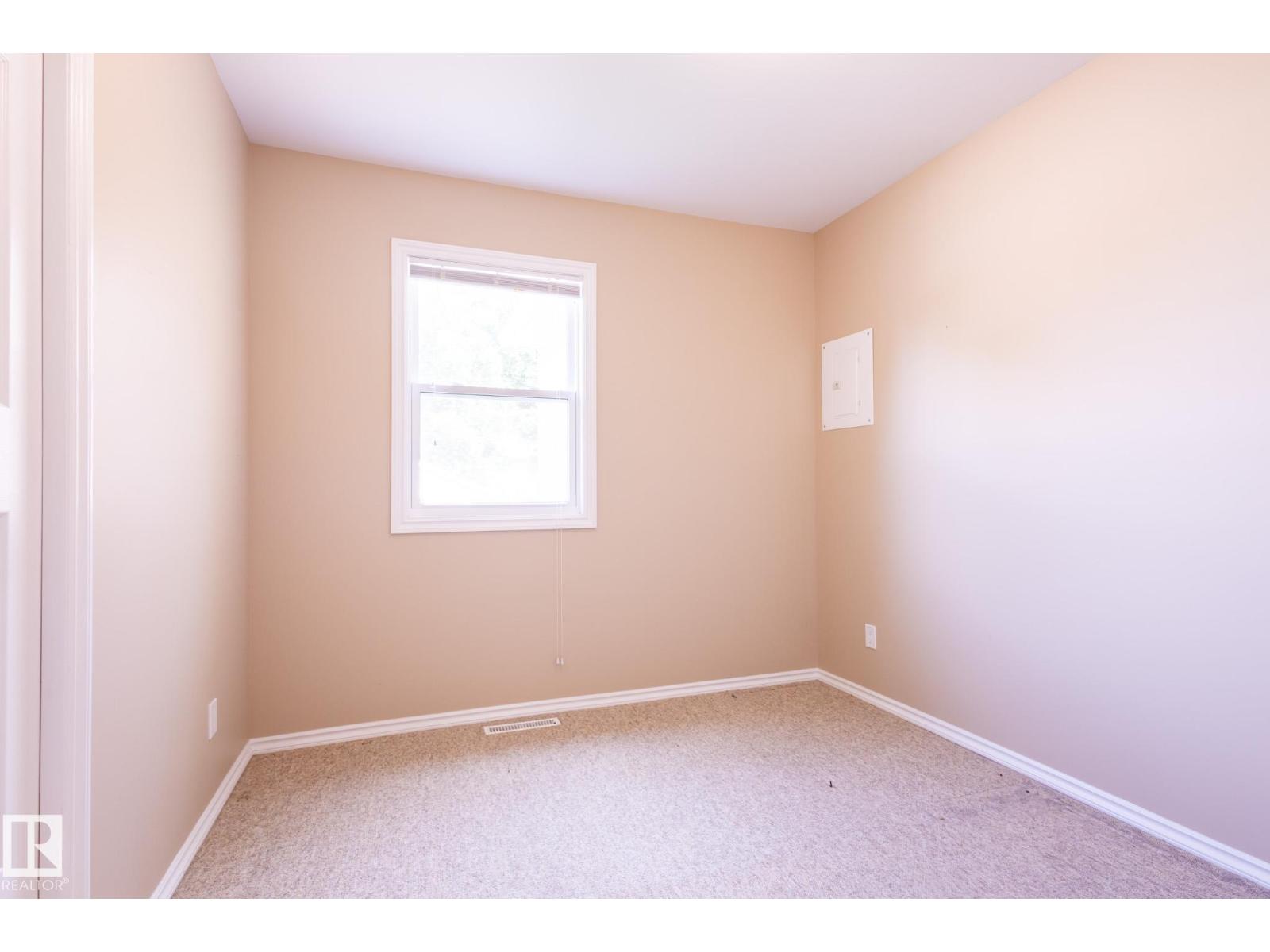 Photo 17 of 12021 67 St Nw, Edmonton AB