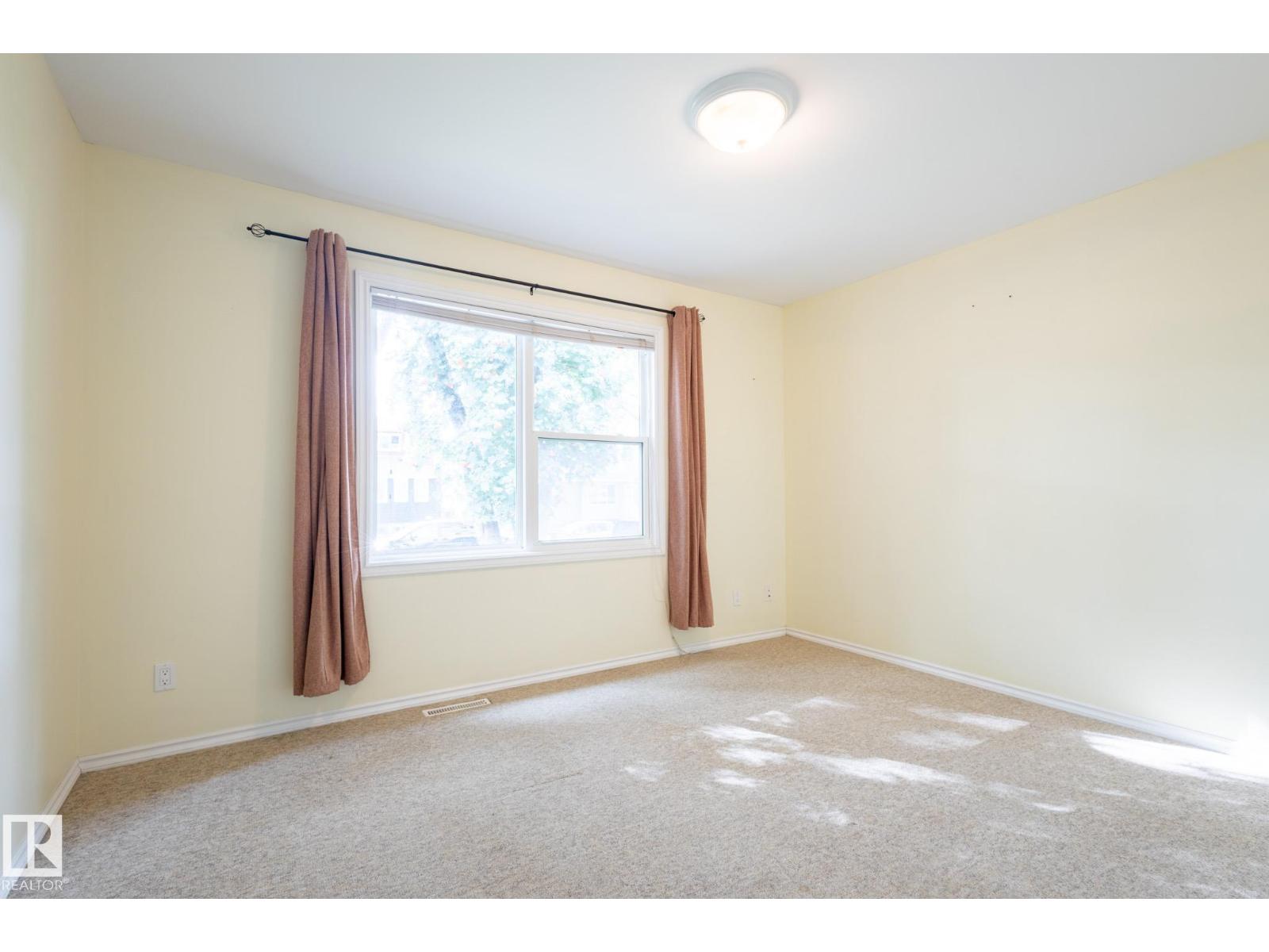 Photo 20 of 12021 67 St Nw, Edmonton AB