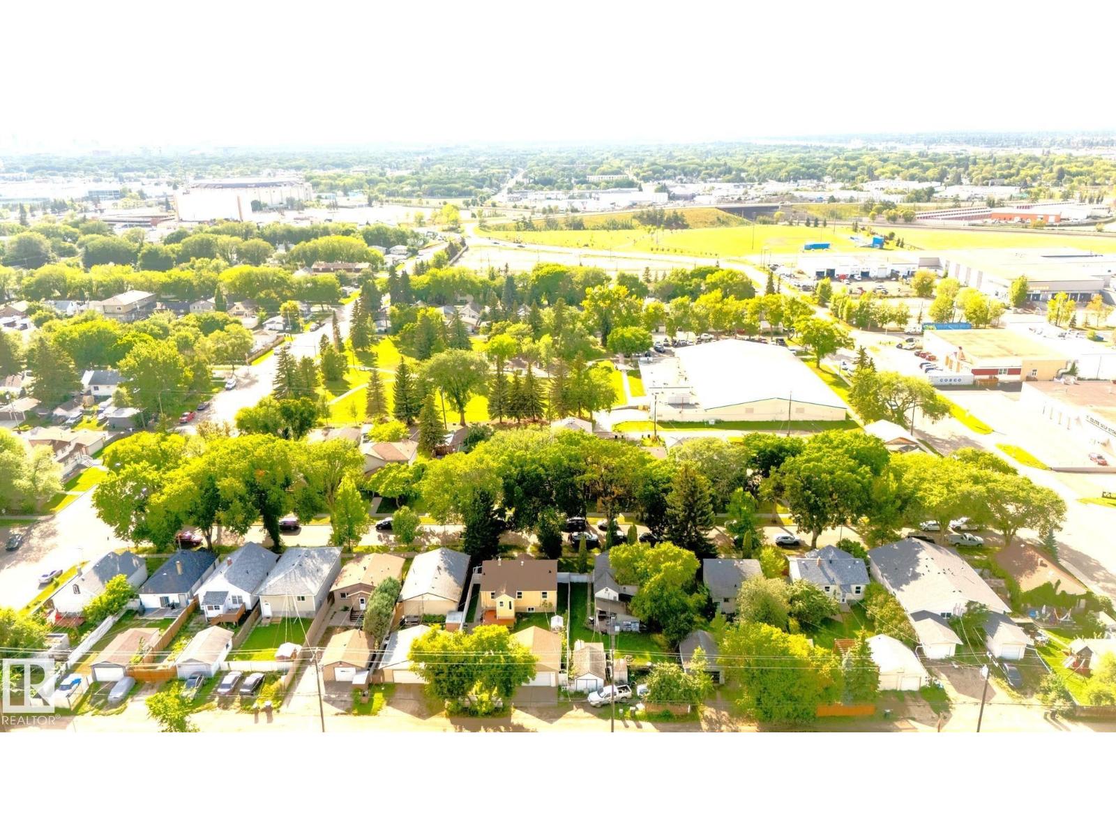 Photo 23 of 12021 67 St Nw, Edmonton AB