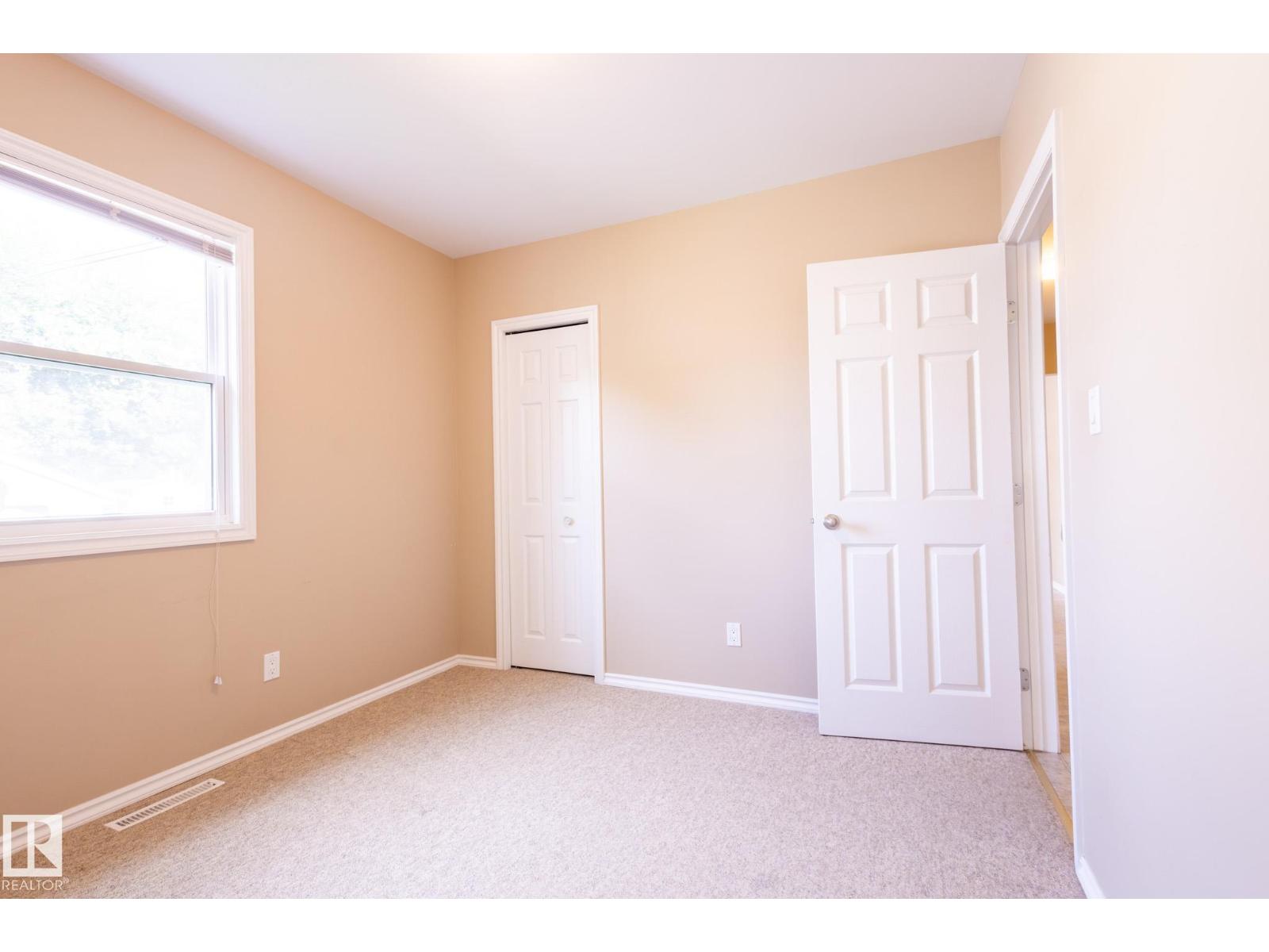 Photo 30 of 12021 67 St Nw, Edmonton AB