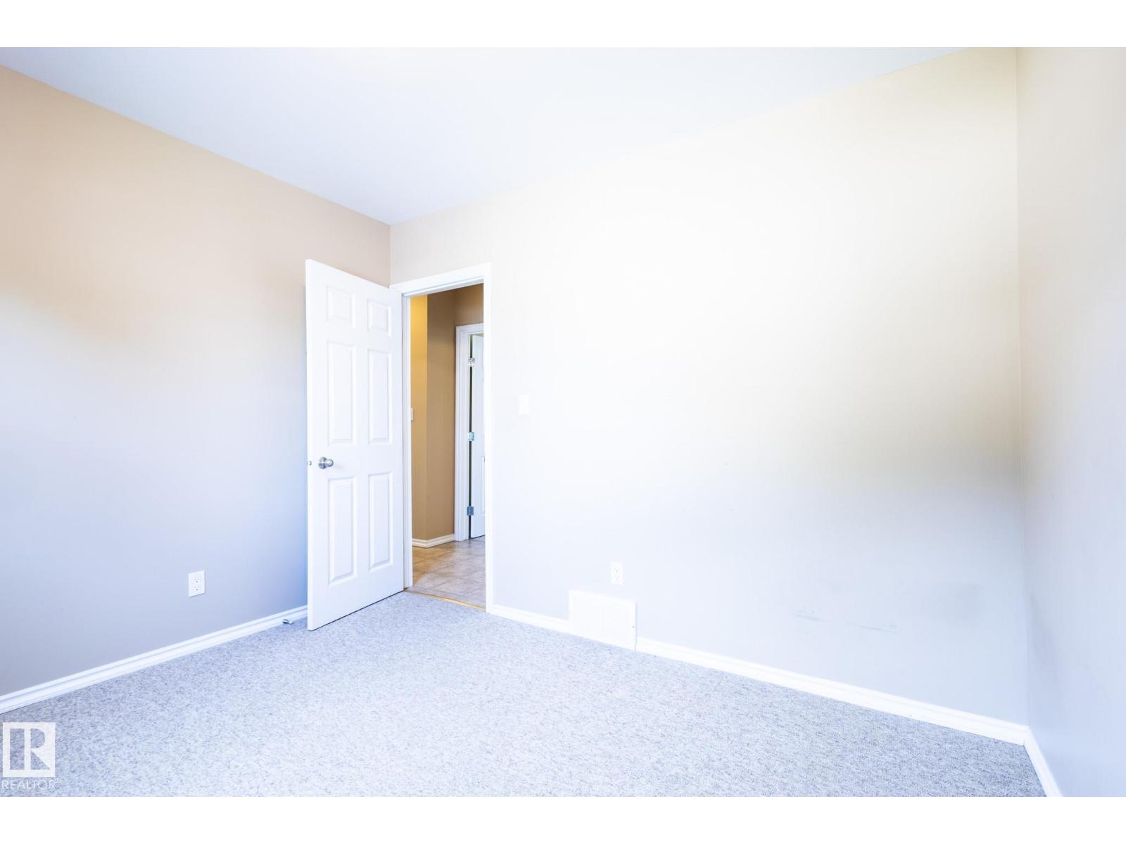 Photo 31 of 12021 67 St Nw, Edmonton AB