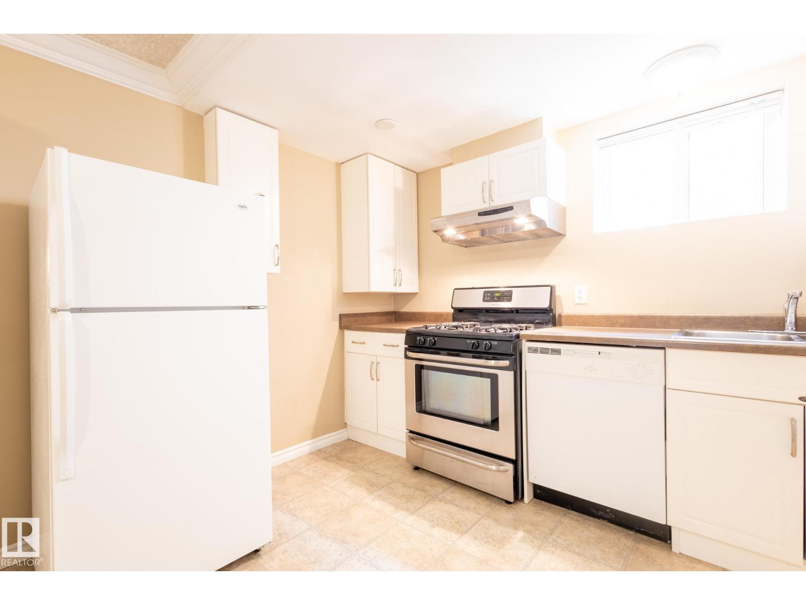 Photo 36 of 12021 67 St Nw, Edmonton AB