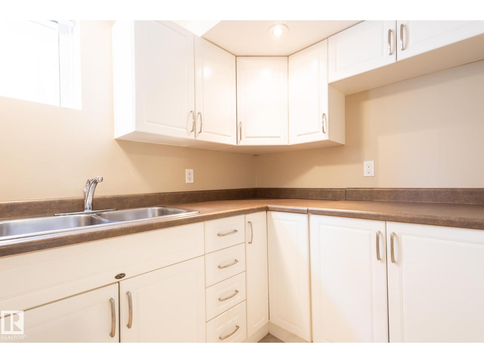 Photo 38 of 12021 67 St Nw, Edmonton AB