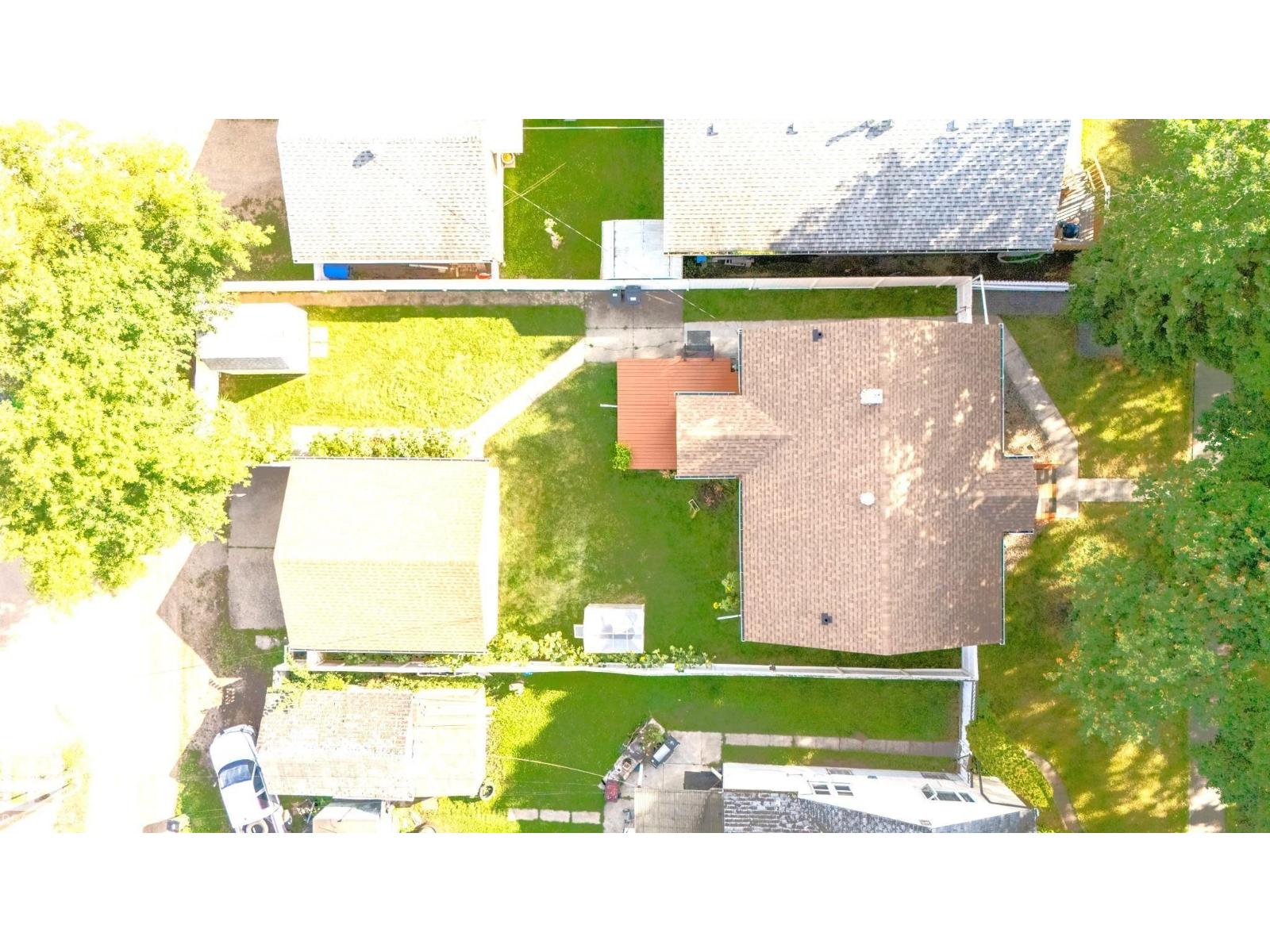 Photo 4 of 12021 67 St Nw, Edmonton AB