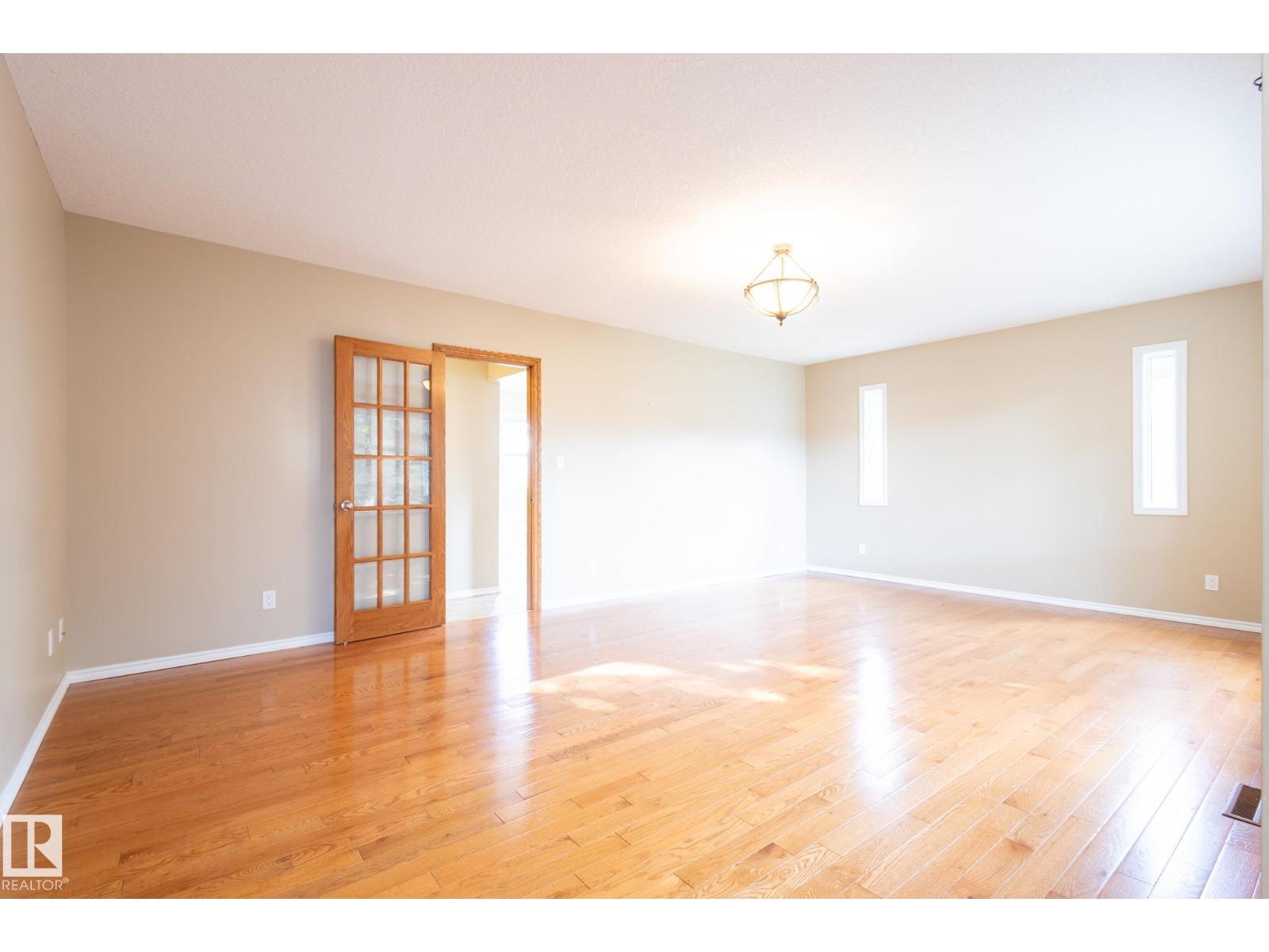 Photo 6 of 12021 67 St Nw, Edmonton AB
