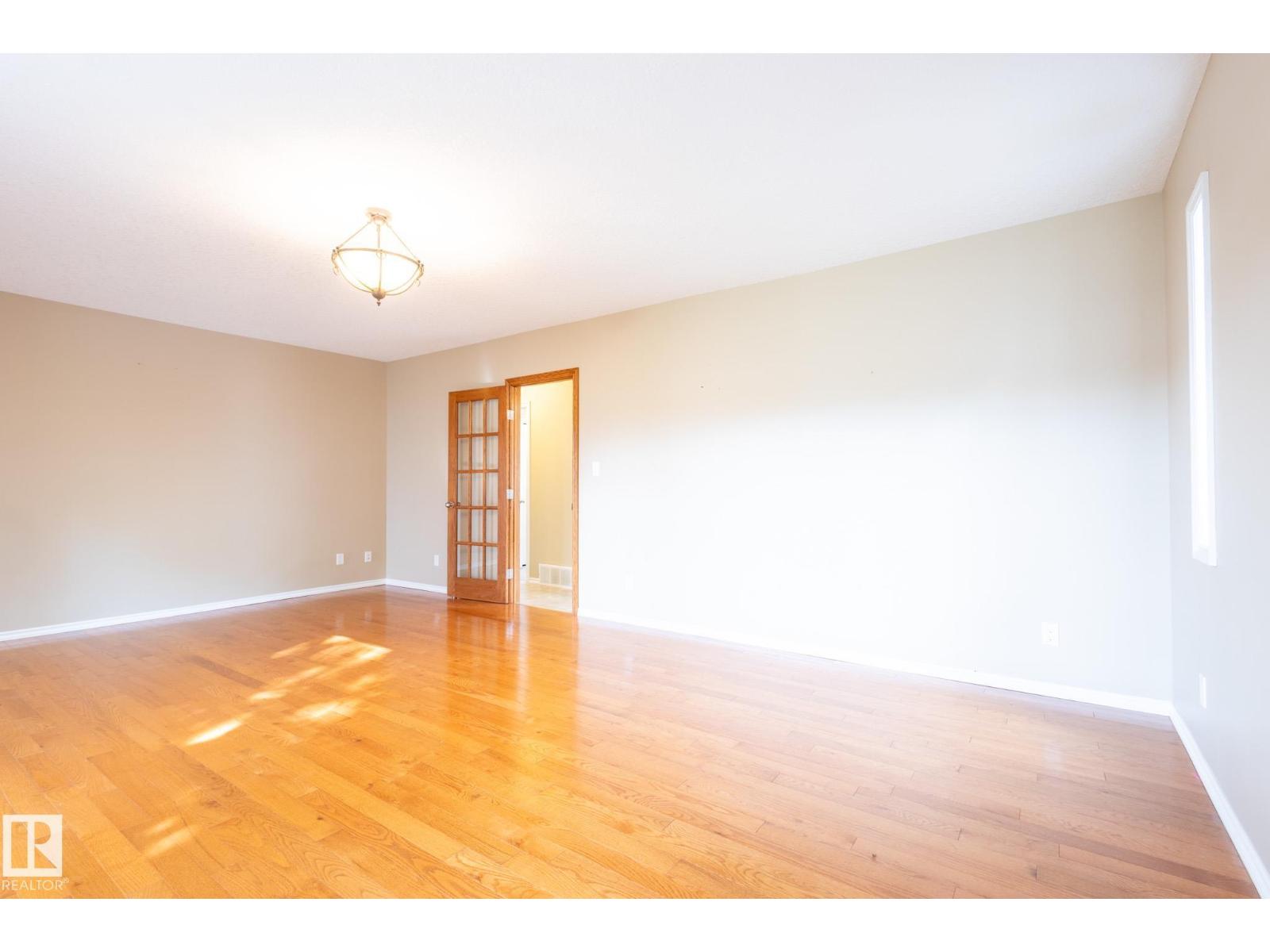 Photo 7 of 12021 67 St Nw, Edmonton AB