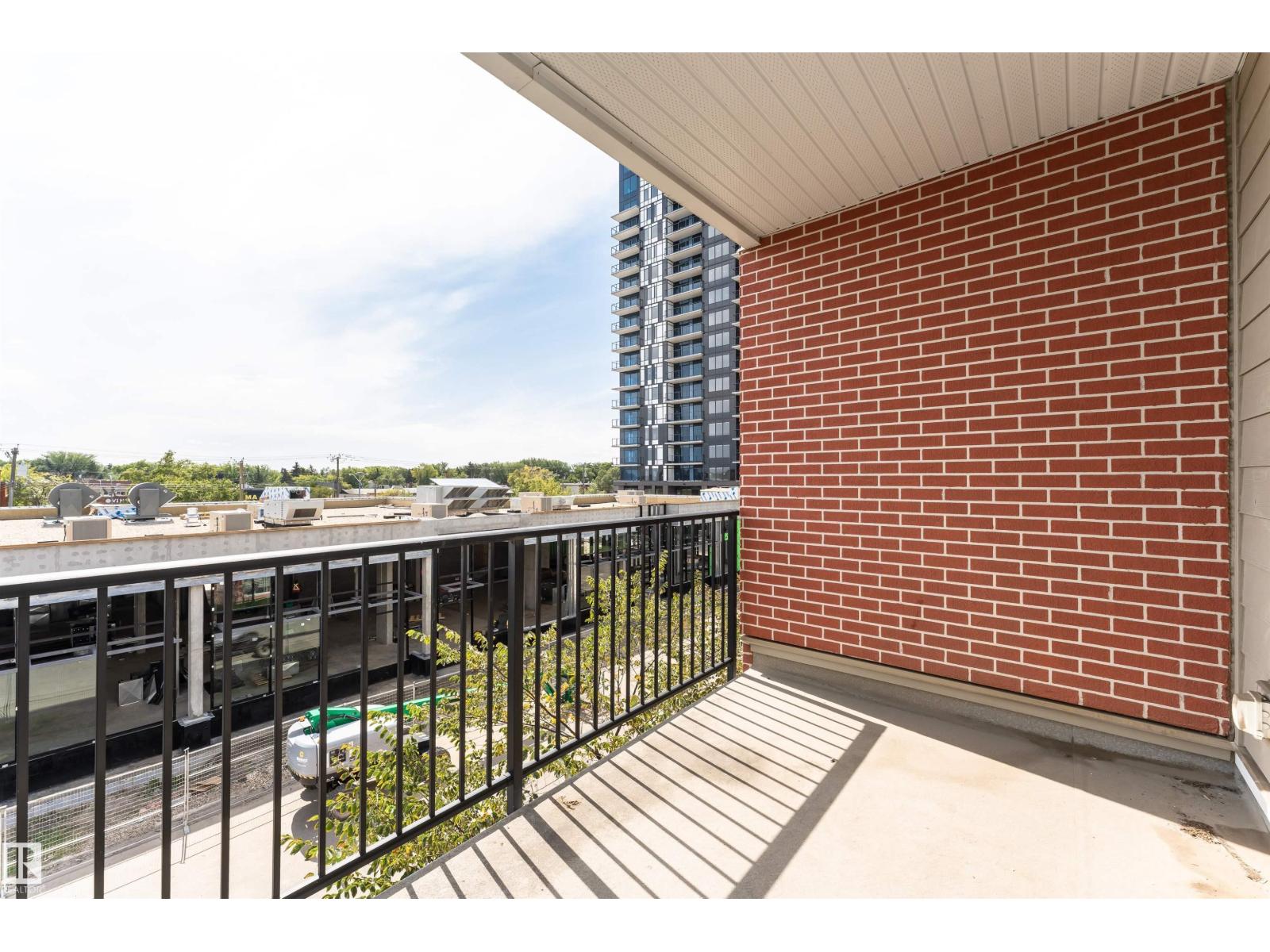Photo 9 of 313 10418 81 Av Nw, Edmonton AB
