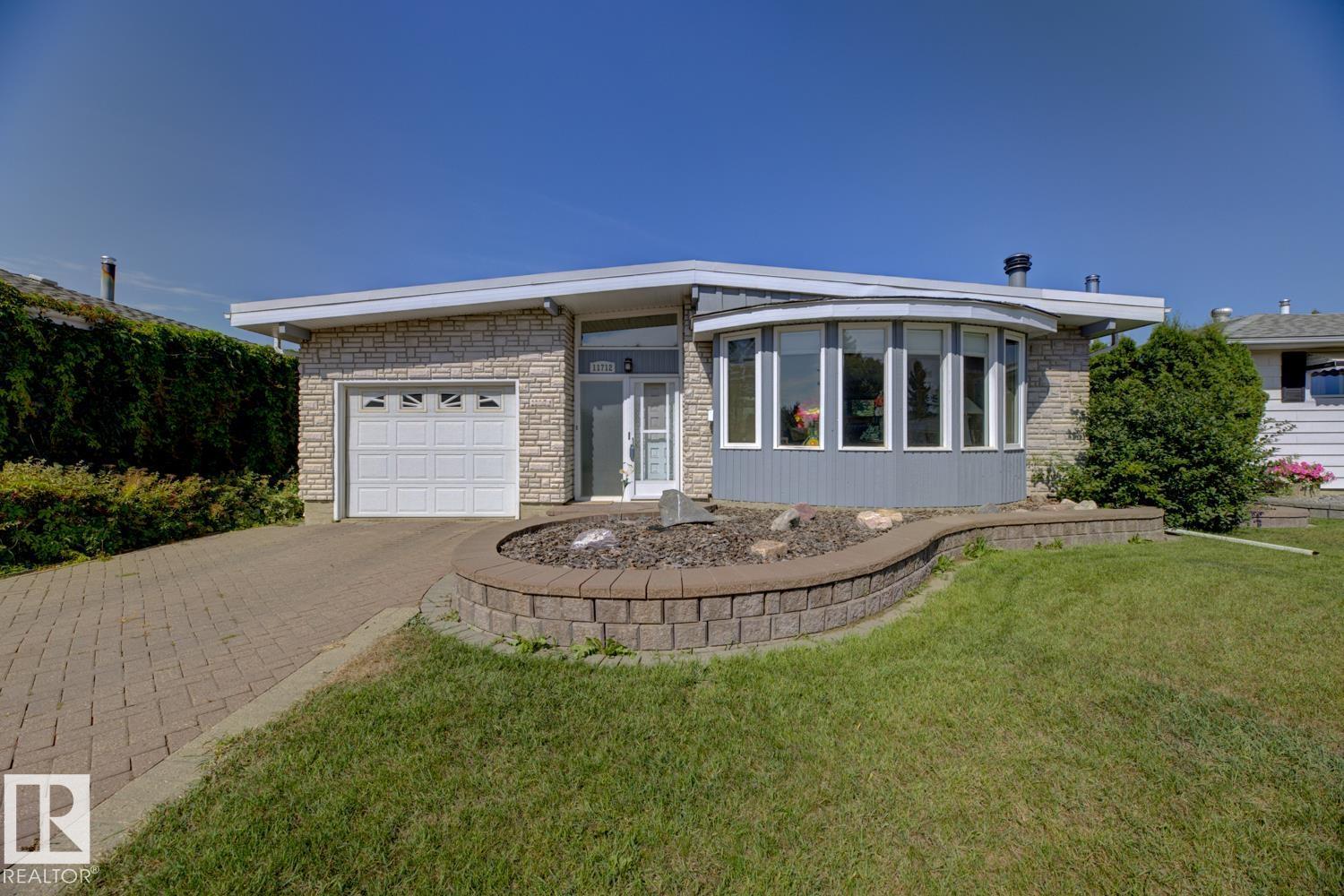 Photo 1 of 11712 136 Av Nw, Edmonton AB