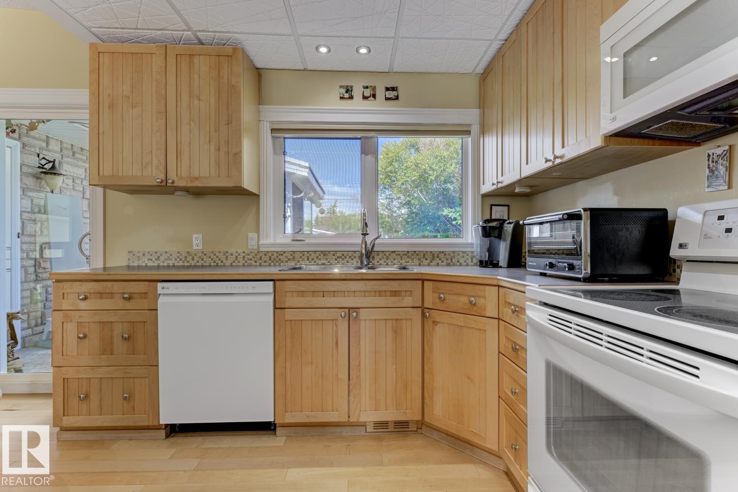 Photo 18 of 11712 136 Av Nw, Edmonton AB
