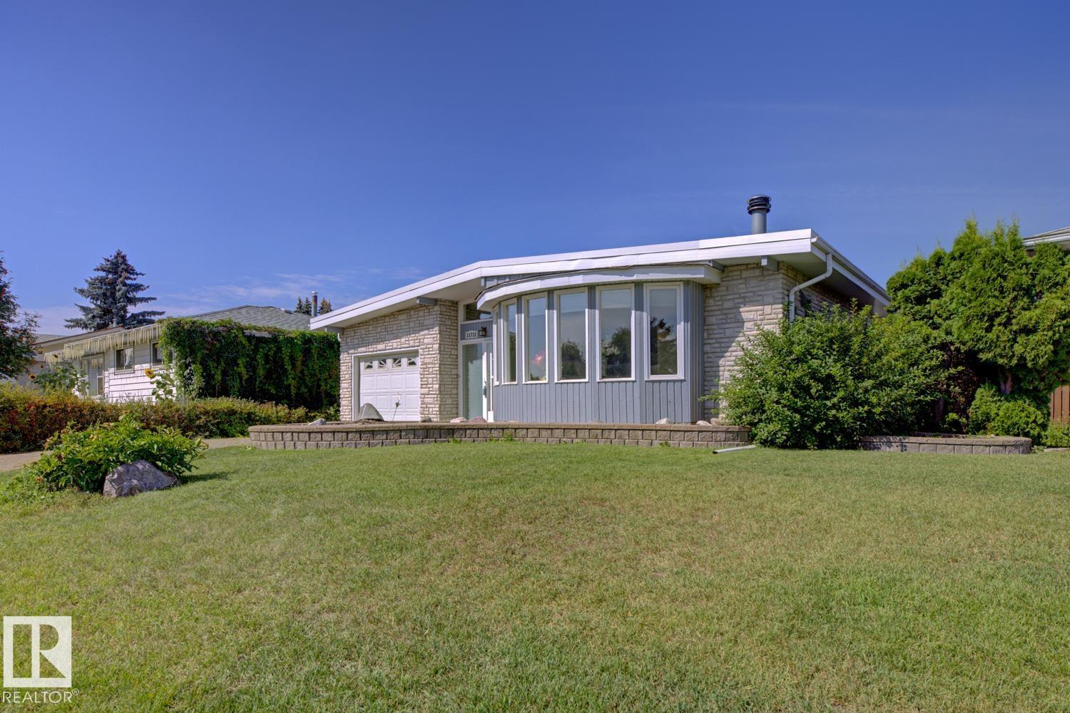 Photo 4 of 11712 136 Av Nw, Edmonton AB