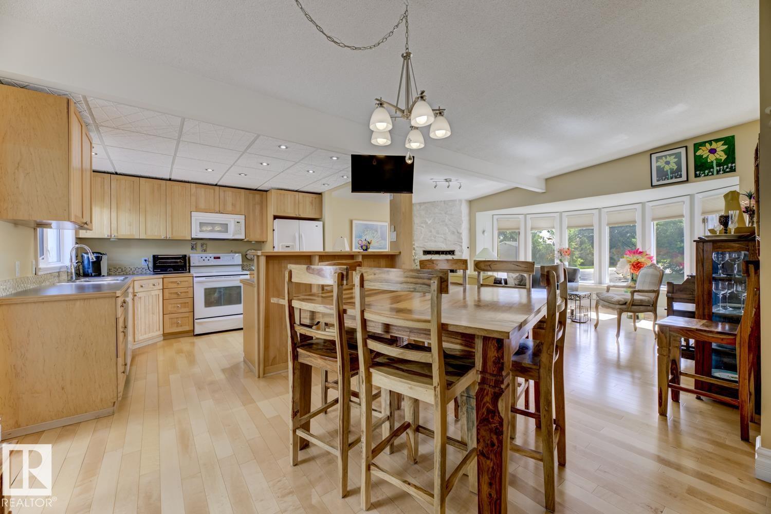 Photo 7 of 11712 136 Av Nw, Edmonton AB