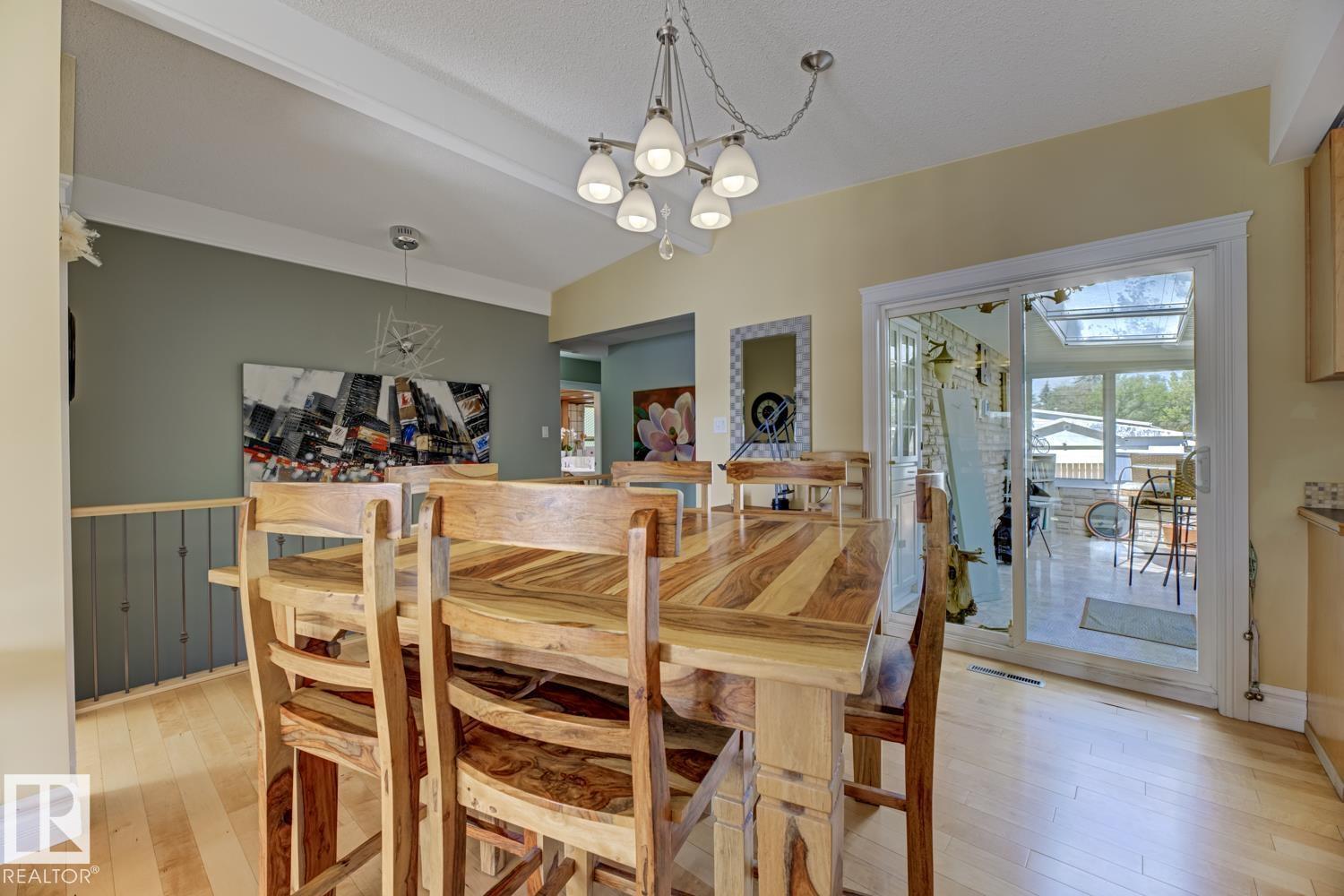 Photo 9 of 11712 136 Av Nw, Edmonton AB