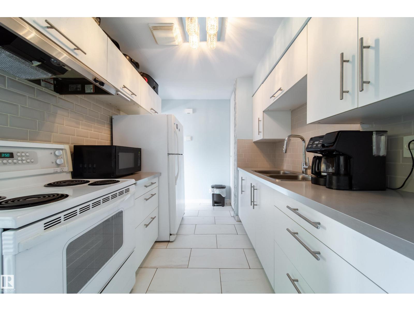 Photo 37 of 9 14320 80 St Nw, Edmonton AB