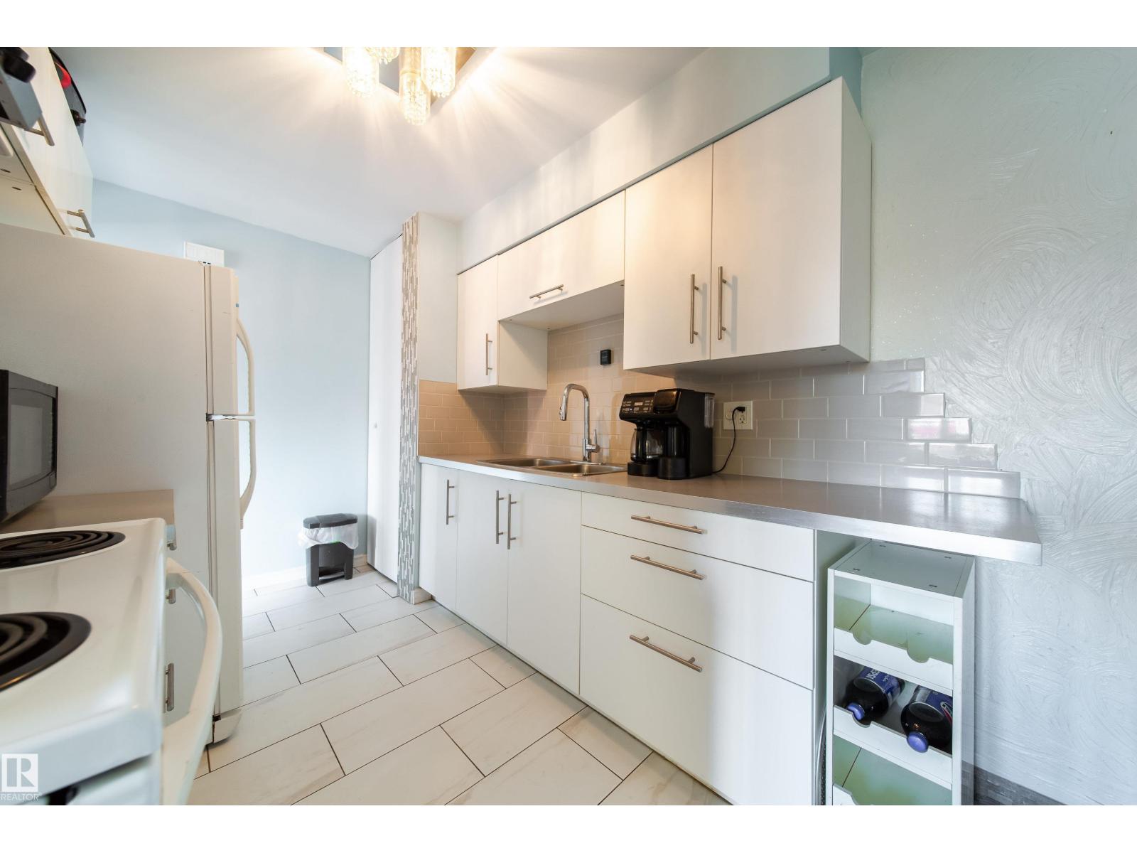 Photo 14 of 9 14320 80 St Nw, Edmonton AB