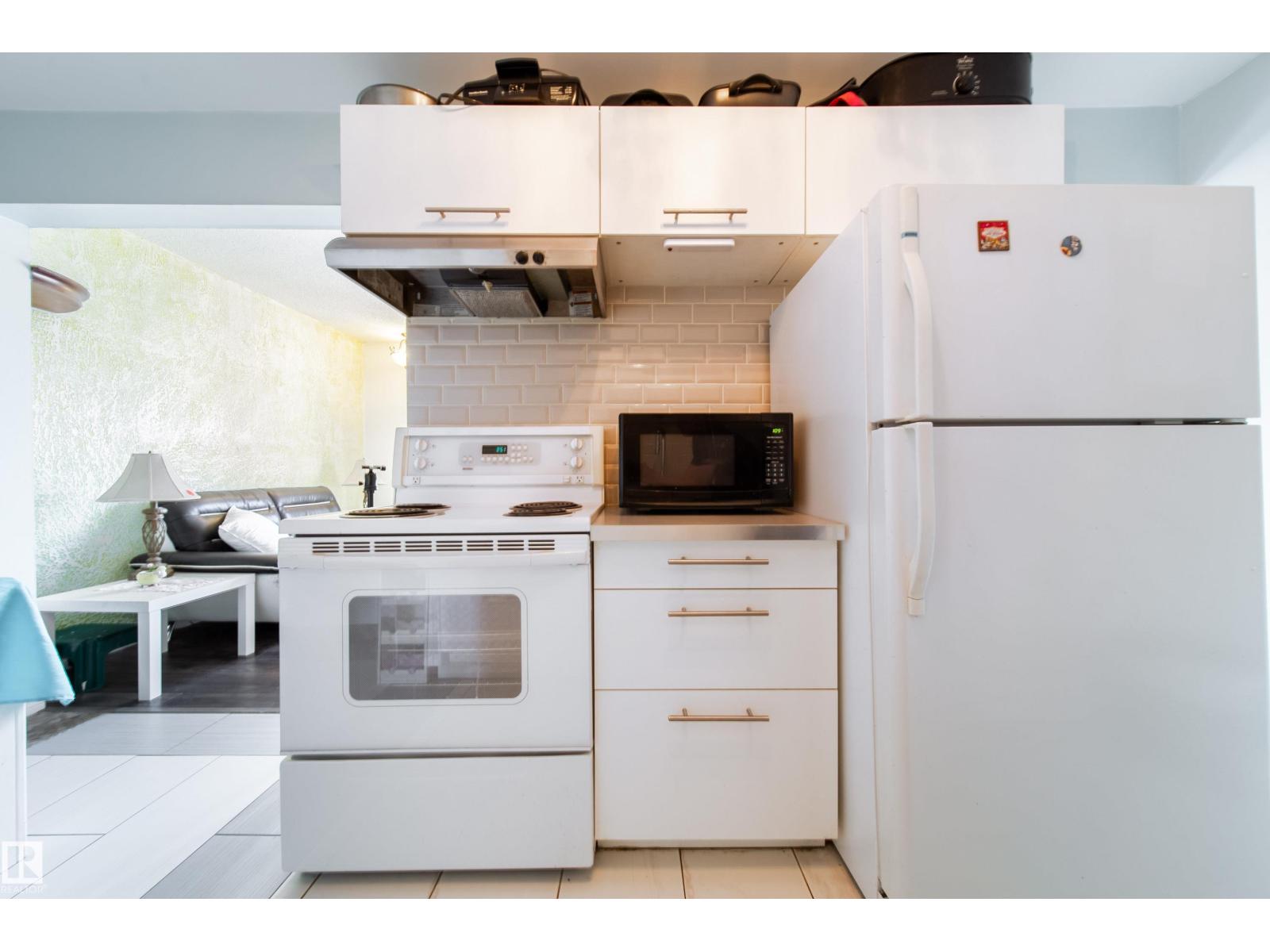 Photo 17 of 9 14320 80 St Nw, Edmonton AB
