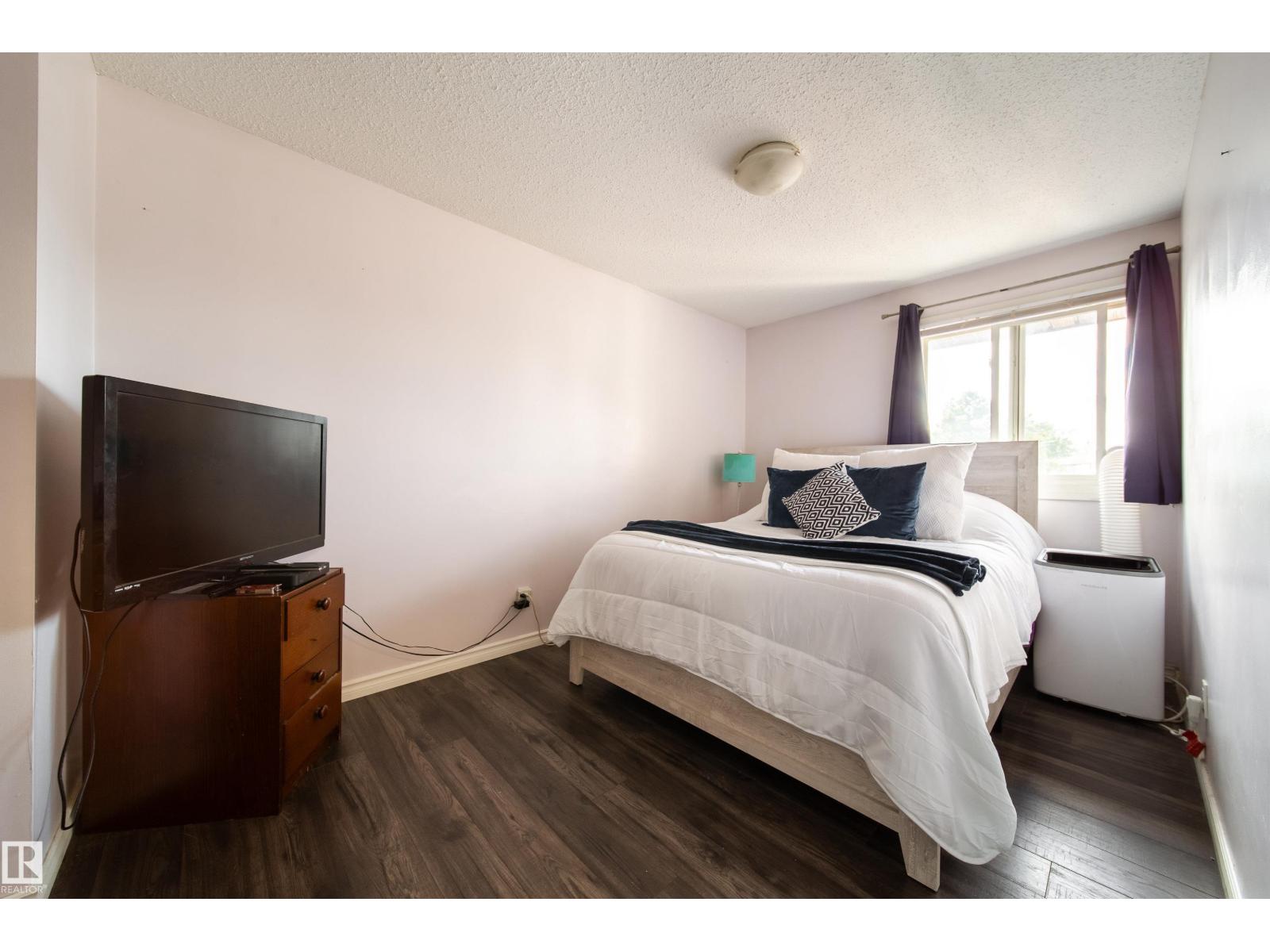 Photo 40 of 9 14320 80 St Nw, Edmonton AB