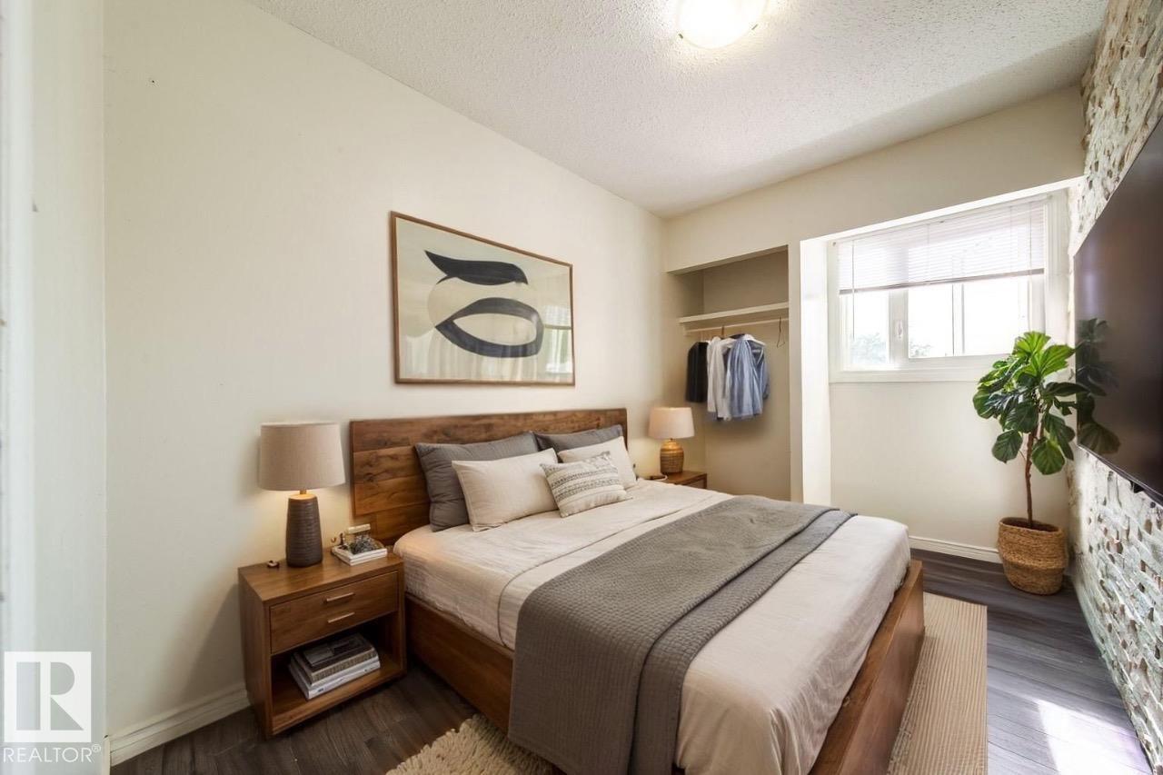 Photo 12 of 9 14320 80 St Nw, Edmonton AB