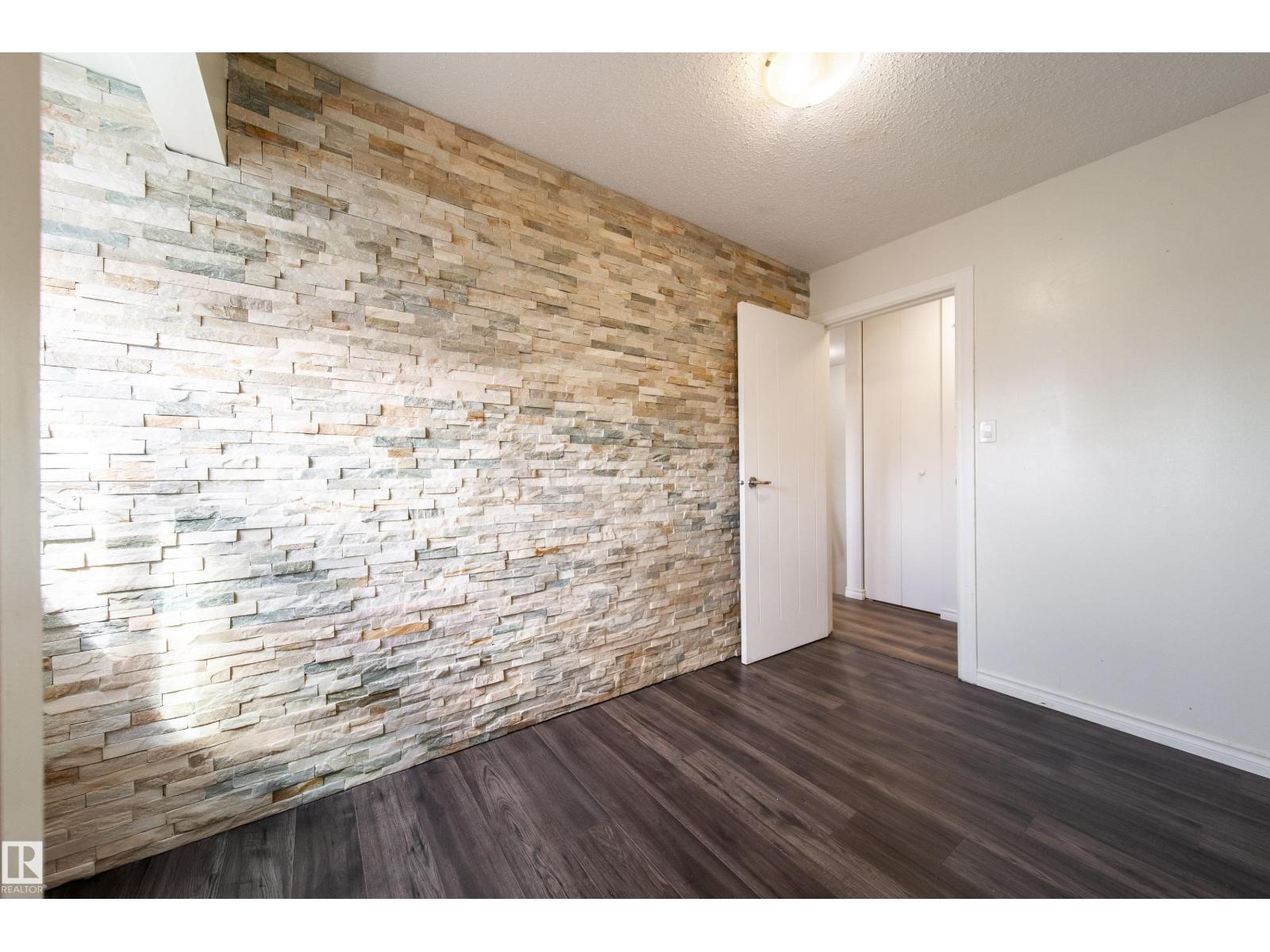 Photo 33 of 9 14320 80 St Nw, Edmonton AB