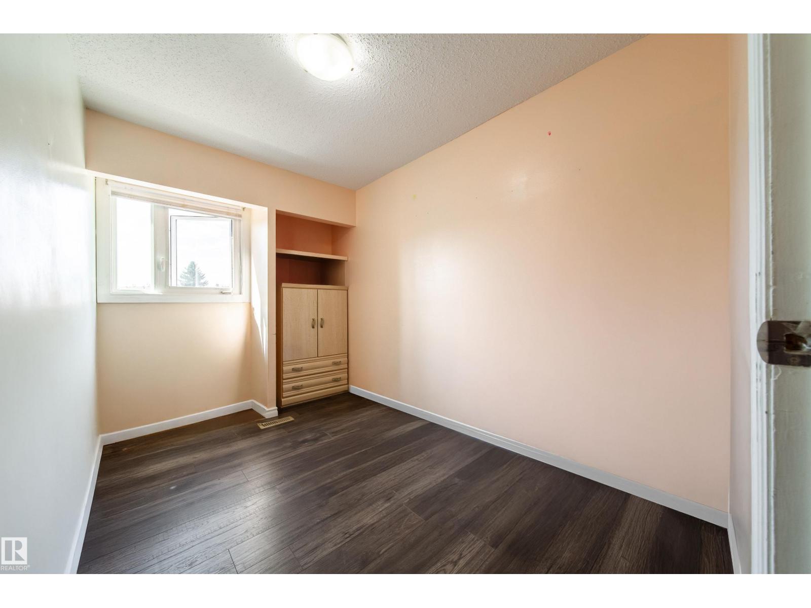 Photo 32 of 9 14320 80 St Nw, Edmonton AB
