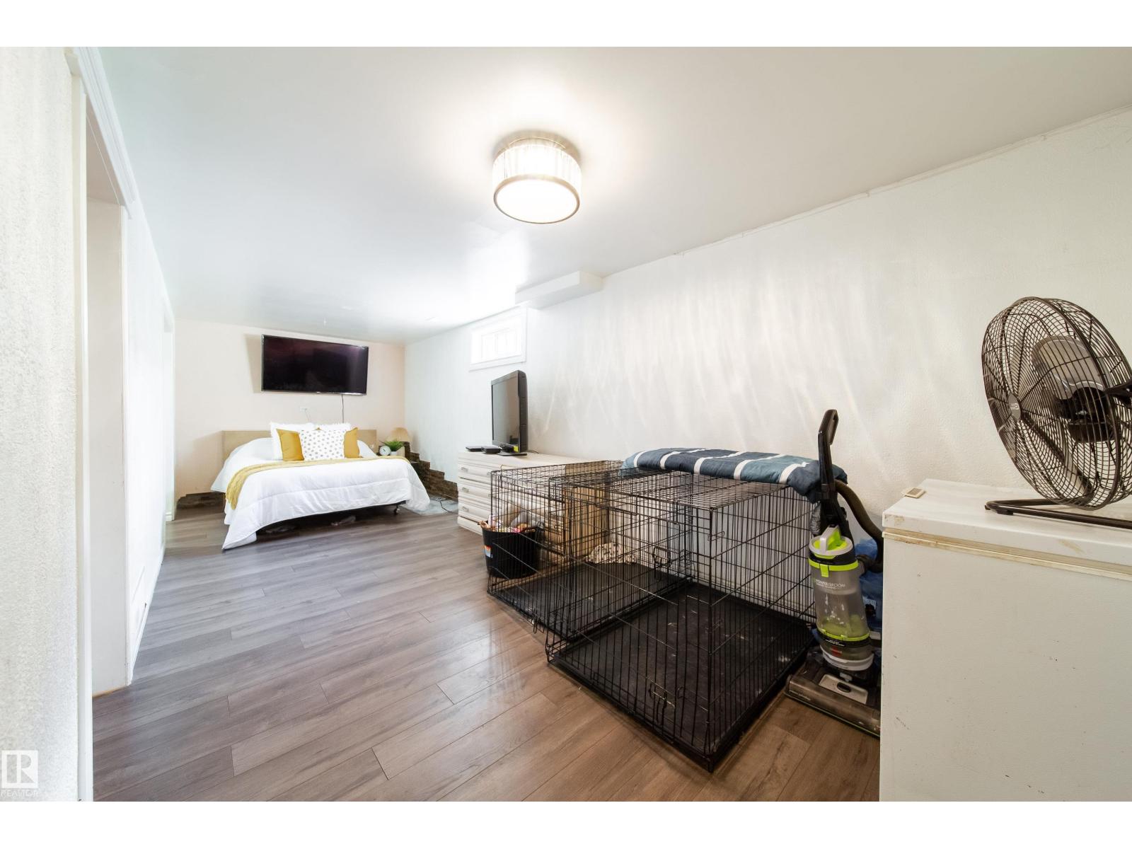 Photo 1 of 9 14320 80 St Nw, Edmonton AB