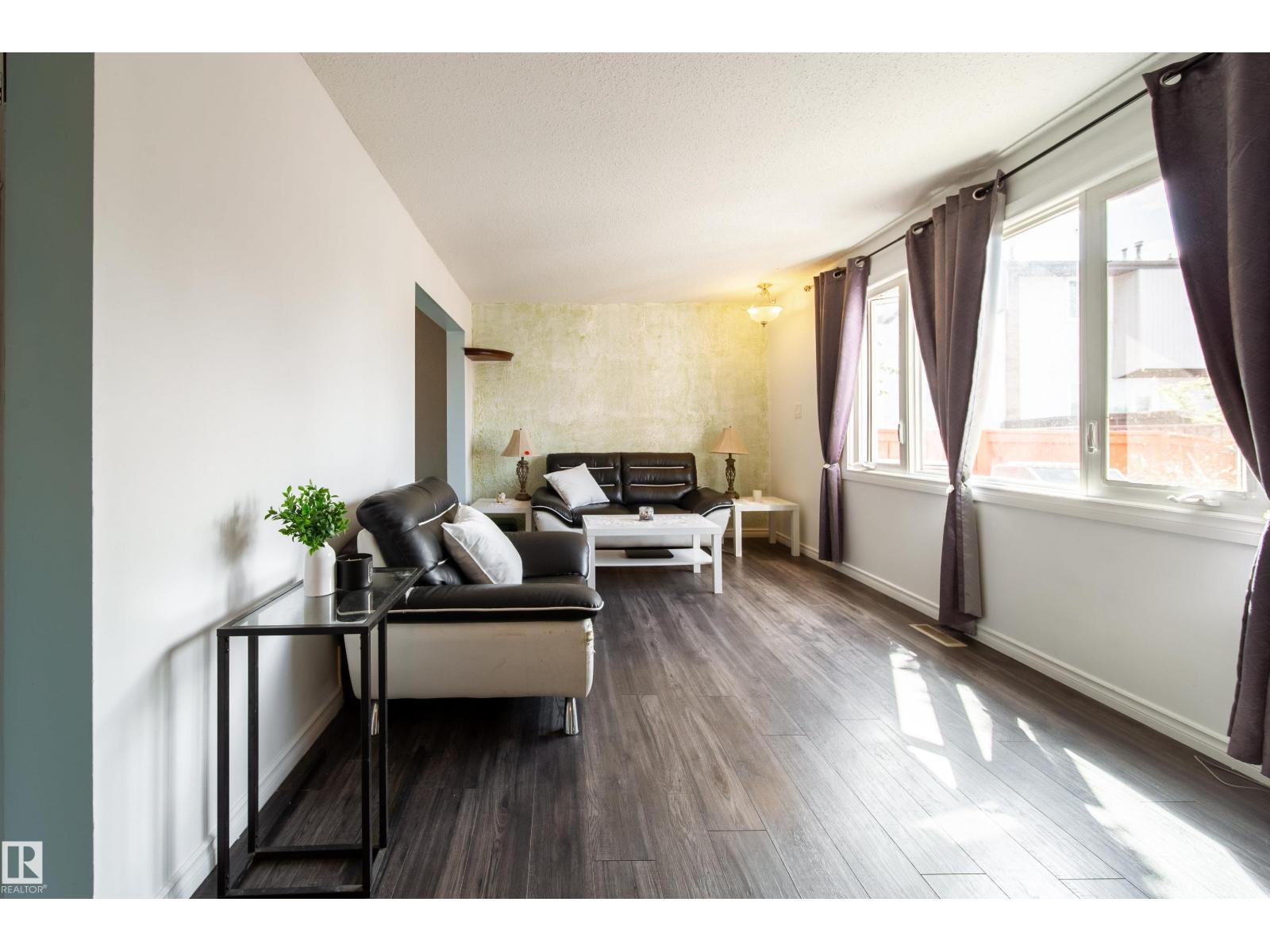 Photo 6 of 9 14320 80 St Nw, Edmonton AB