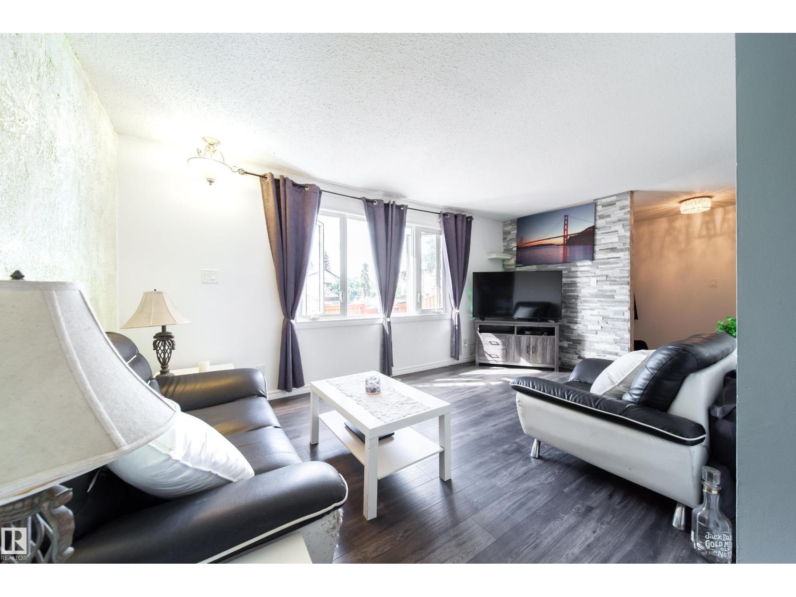 Photo 4 of 9 14320 80 St Nw, Edmonton AB