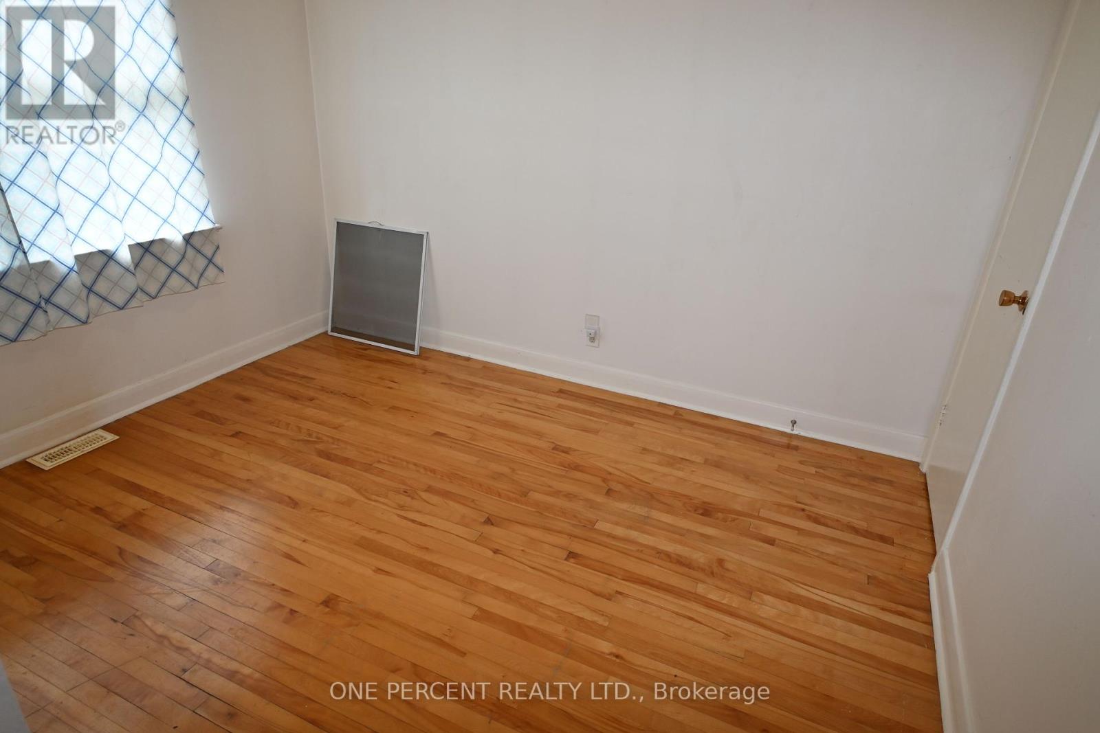 Photo 10 of 944 Eve Street, Ottawa ON