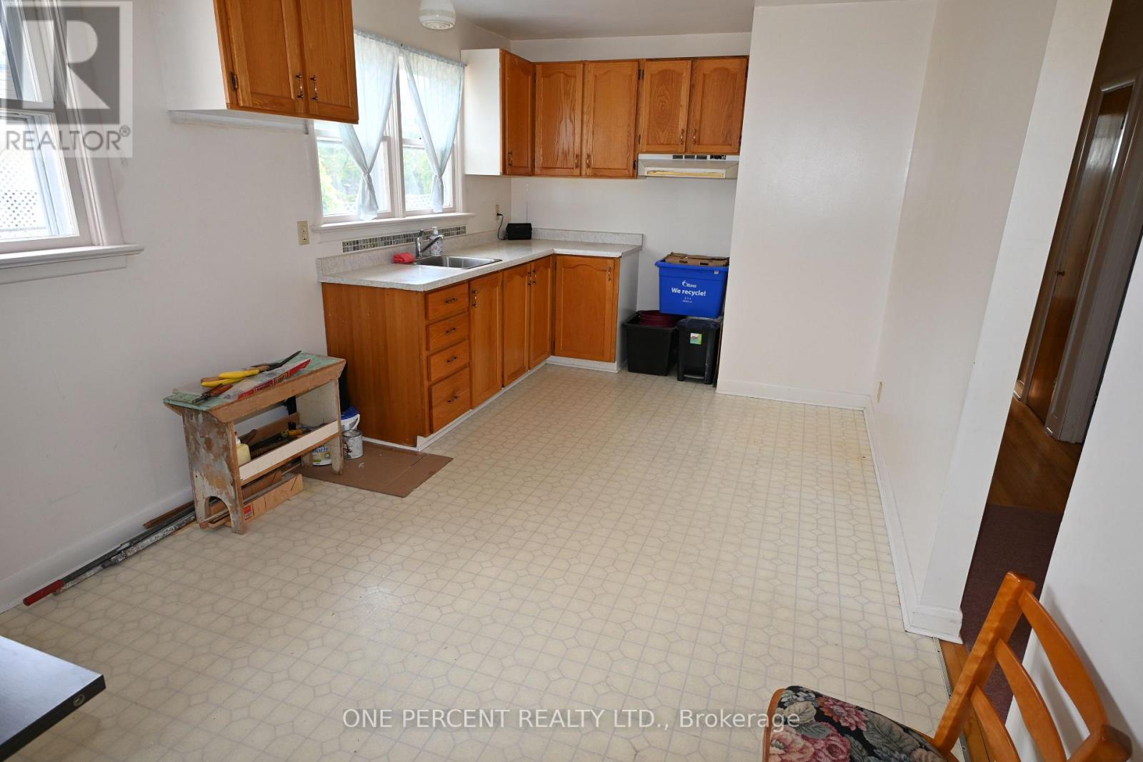 Photo 6 of 944 Eve Street, Ottawa ON