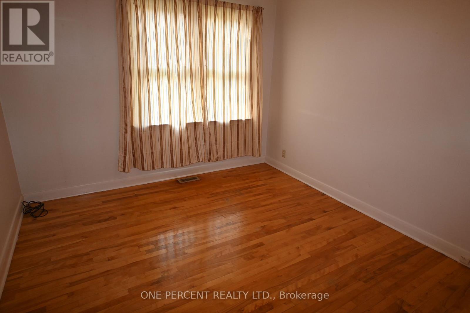 Photo 8 of 944 Eve Street, Ottawa ON