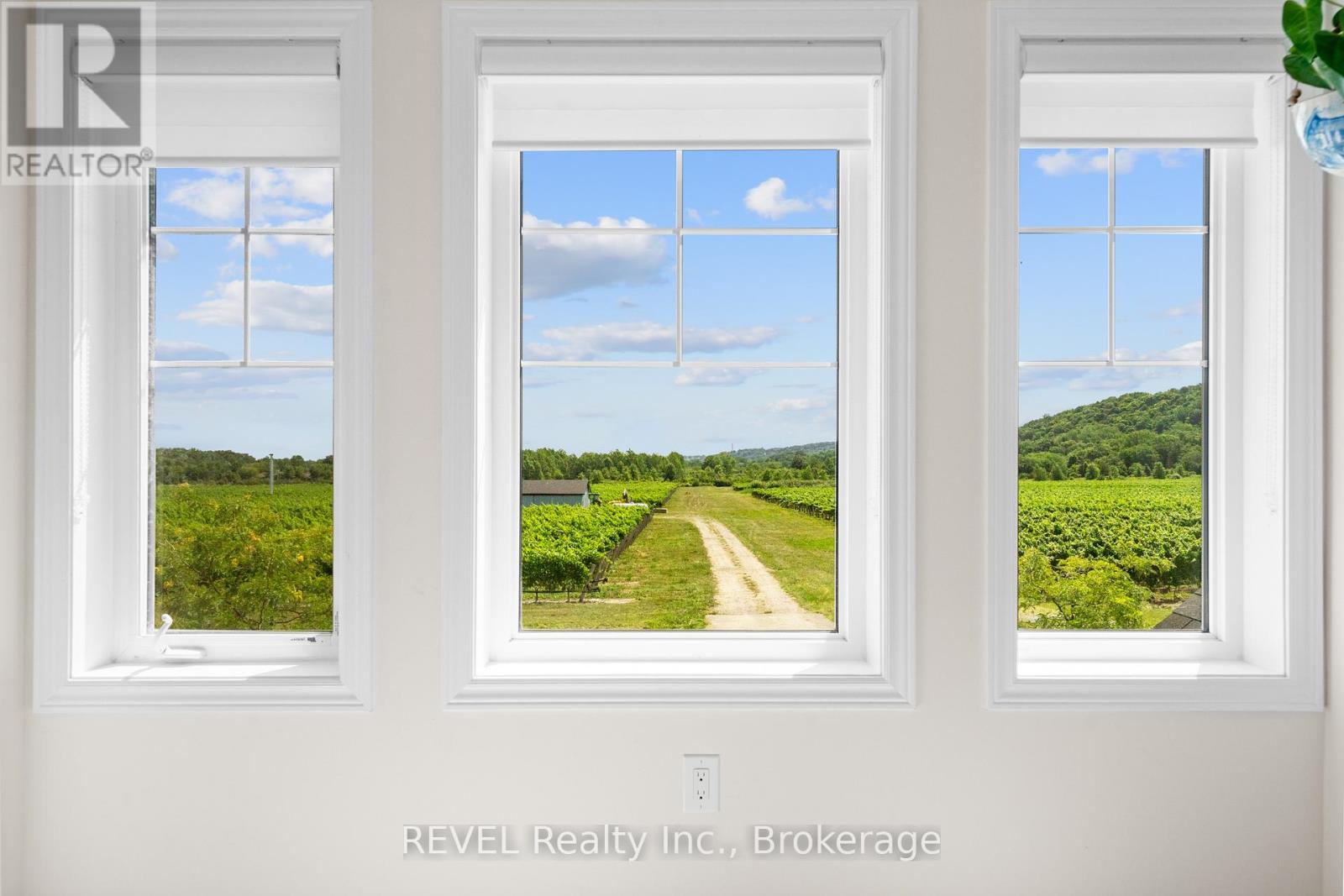 Photo 13 of 316 Concession 3 Road, Niagaraonthelake ON