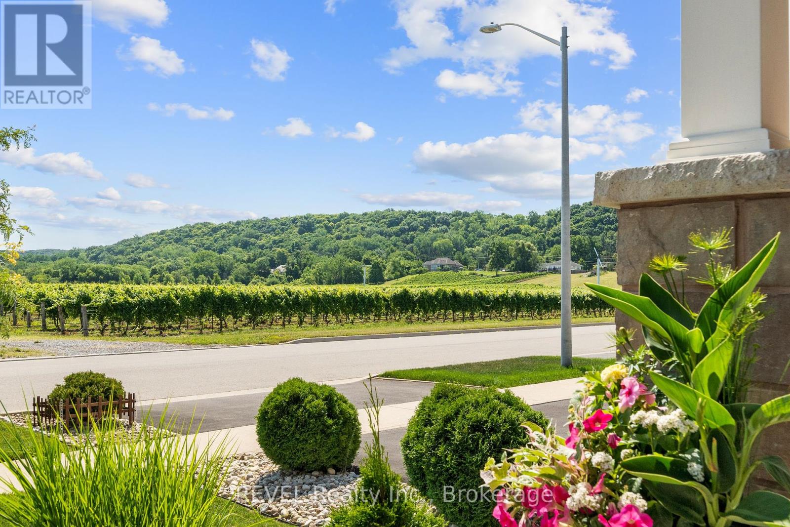 Photo 3 of 316 Concession 3 Road, Niagaraonthelake ON