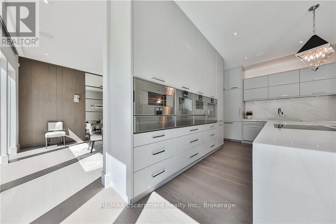 Photo 9 of 2250 Chancery Lane W, Oakville ON