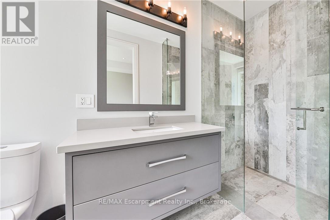 Photo 24 of 2250 Chancery Lane W, Oakville ON