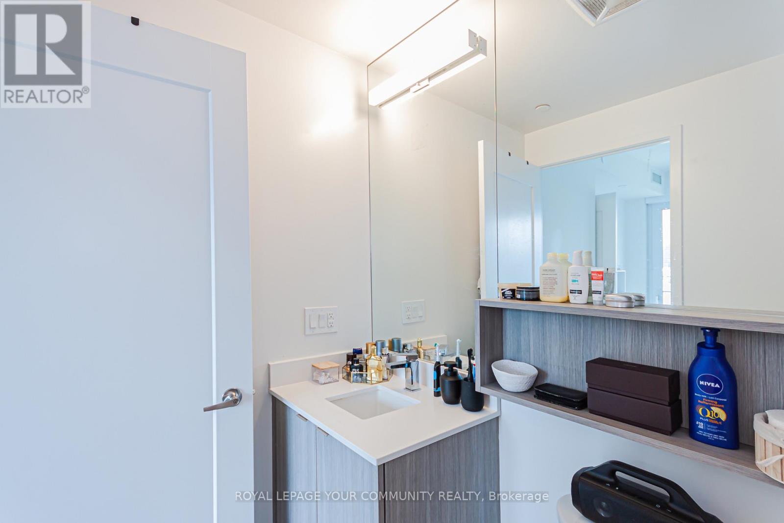 Photo 8 of 2134 135 Lower Sherbourne Street, Toronto ON