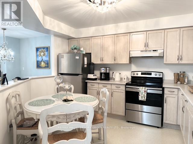 Photo 7 of 310 85 Wellington Street W, Aurora ON