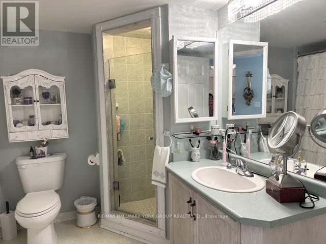 Photo 10 of 310 85 Wellington Street W, Aurora ON
