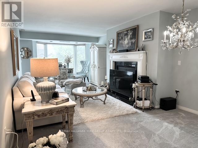 Photo 6 of 310 85 Wellington Street W, Aurora ON
