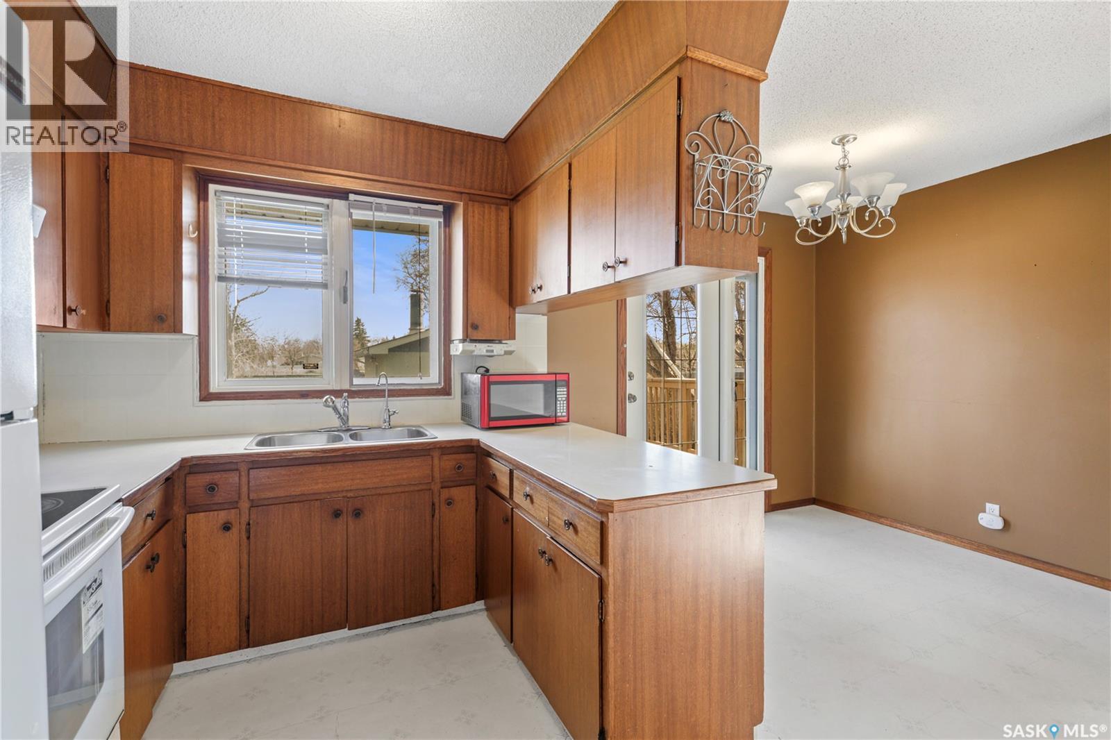 Photo 7 of 39 Fuhrmann Crescent, Regina SK