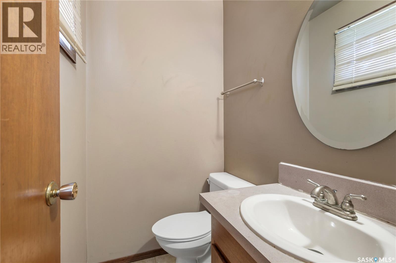 Photo 4 of 39 Fuhrmann Crescent, Regina SK