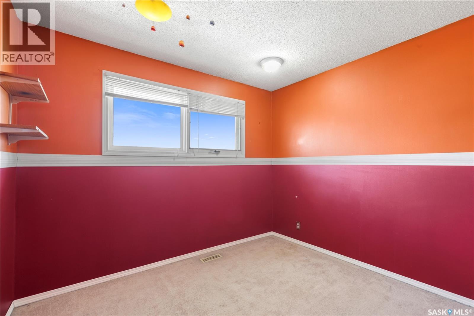Photo 9 of 39 Fuhrmann Crescent, Regina SK