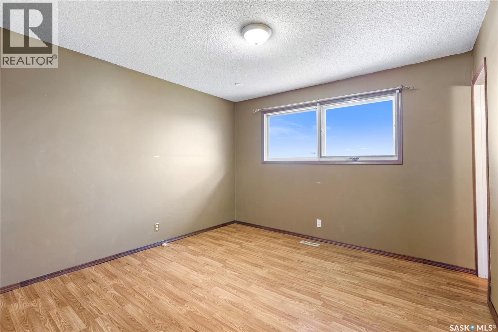 Photo 8 of 39 Fuhrmann Crescent, Regina SK