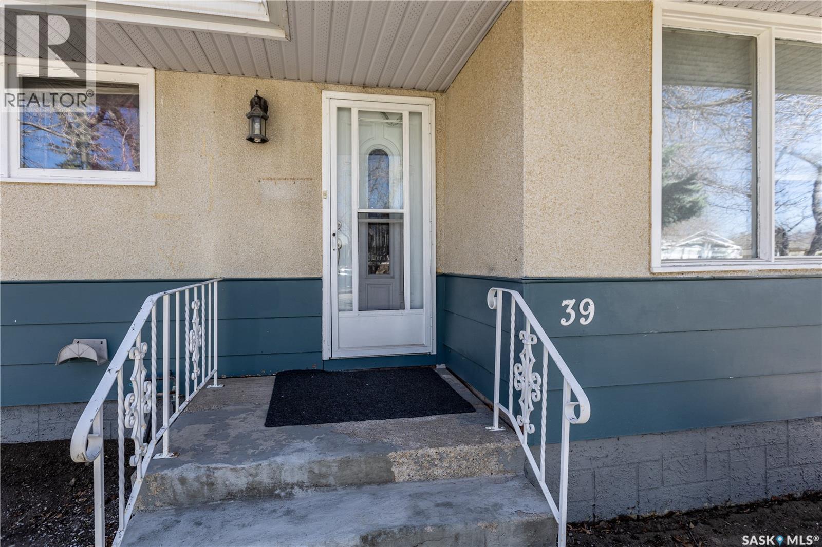 Photo 33 of 39 Fuhrmann Crescent, Regina SK