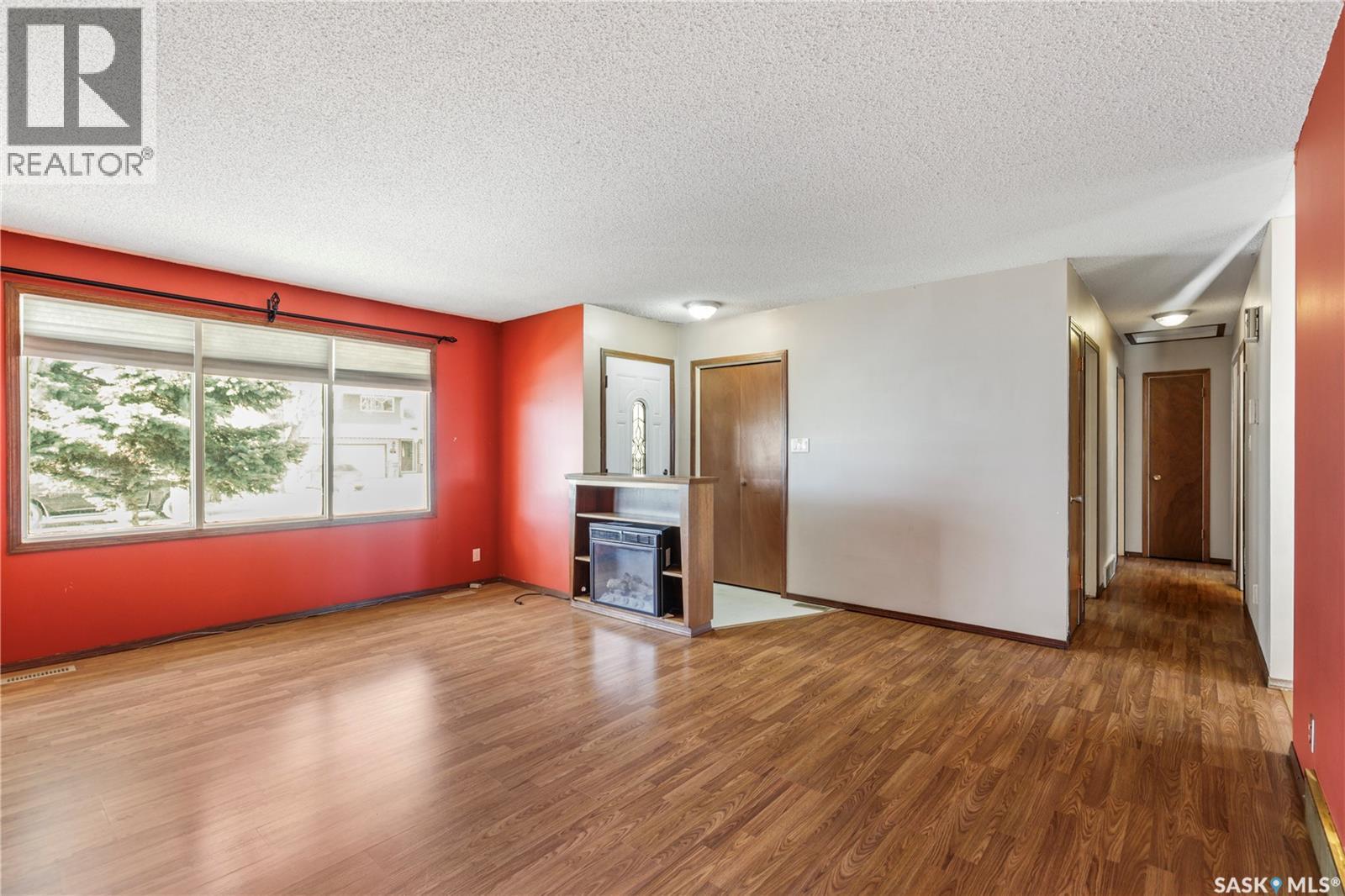 Photo 12 of 39 Fuhrmann Crescent, Regina SK