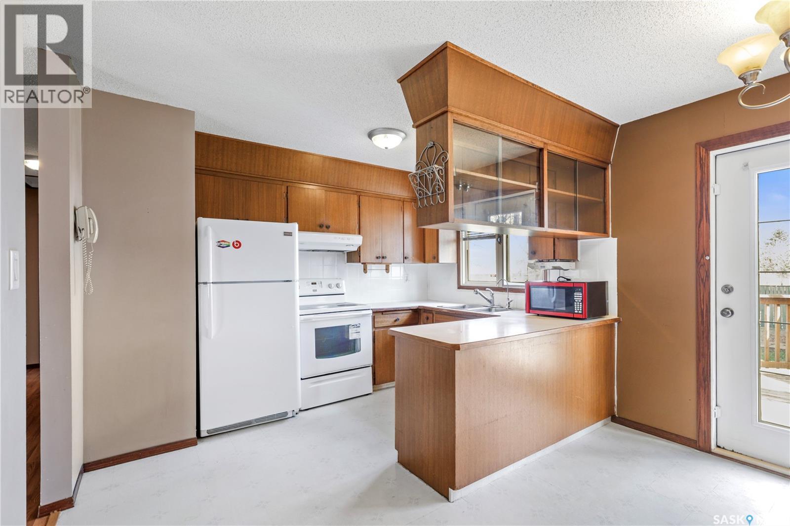 Photo 17 of 39 Fuhrmann Crescent, Regina SK